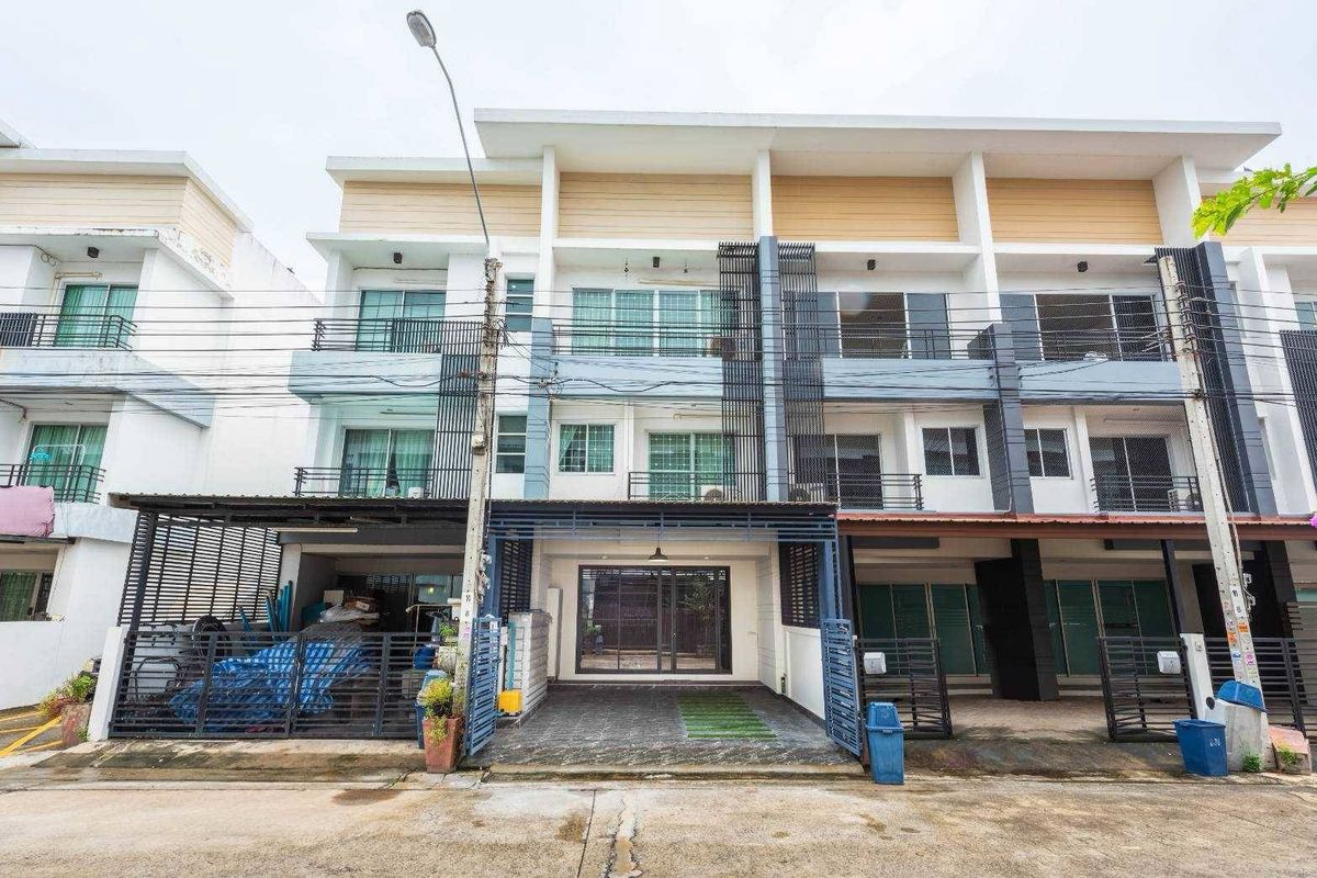 For SaleTownhomeBang kae, Phetkasem : Sell ​​Autumn Residence Petchkasem 114 on Petchkasem Road. Near Dae Mall Bang Khae