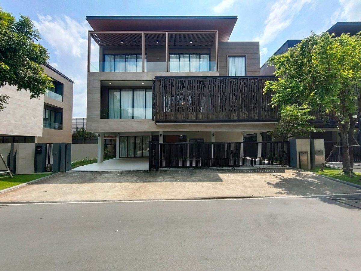 HousePattanakan, Srinakarin : Sell/rent a luxurious detached house Vanaresscendant