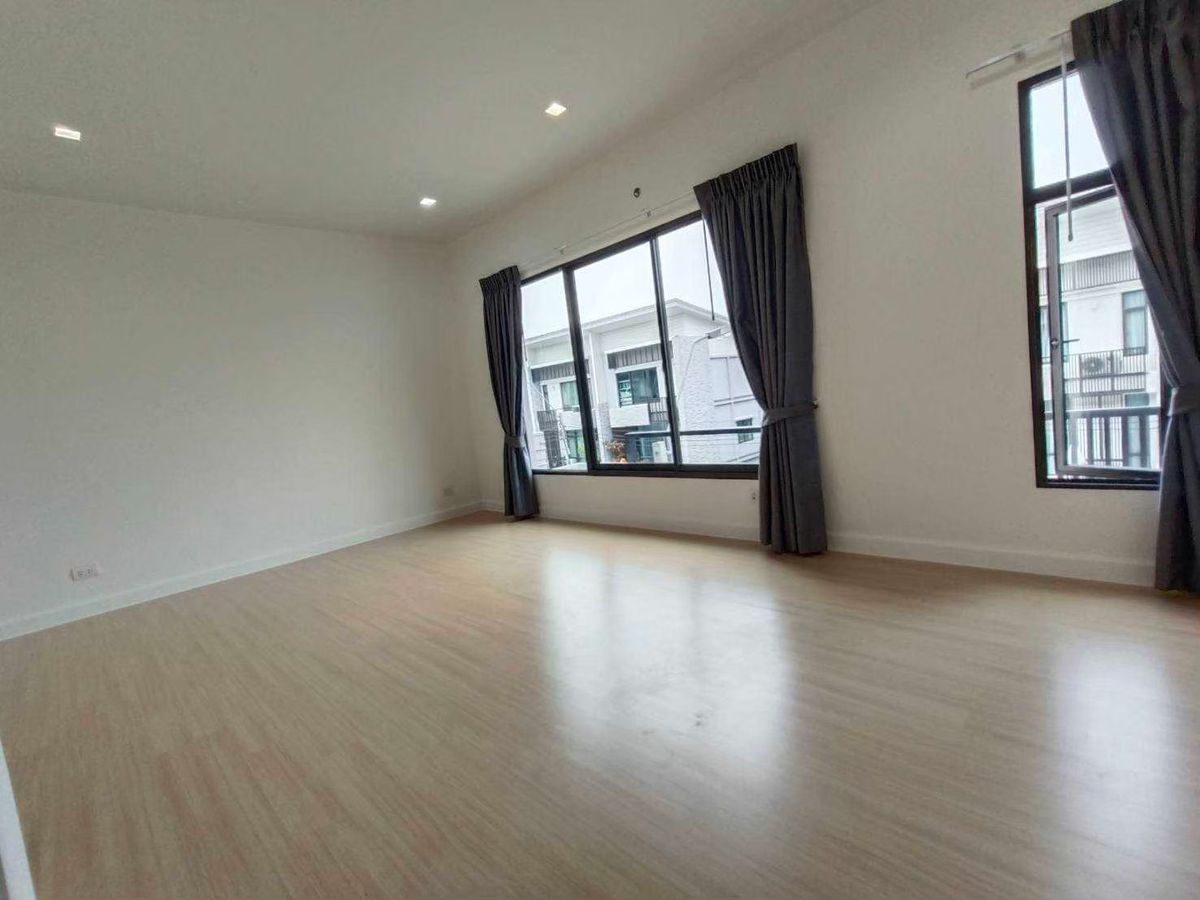 ให้เช่าทาวน์โฮมสมุทรปราการ สำโรง : Home Office for Rent at Plex Bangna Project