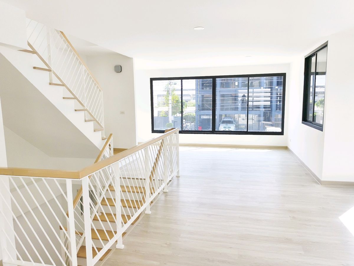 ขายโฮมออฟฟิศลาดกระบัง สุวรรณภูมิ : ขายโฮมออฟฟิต 3.5 ชั้น Style Modern ใกล้สนามสุวรรณภูมิ ติดถนนใหญ่กิ่งแก้ว โครงการ Werkk