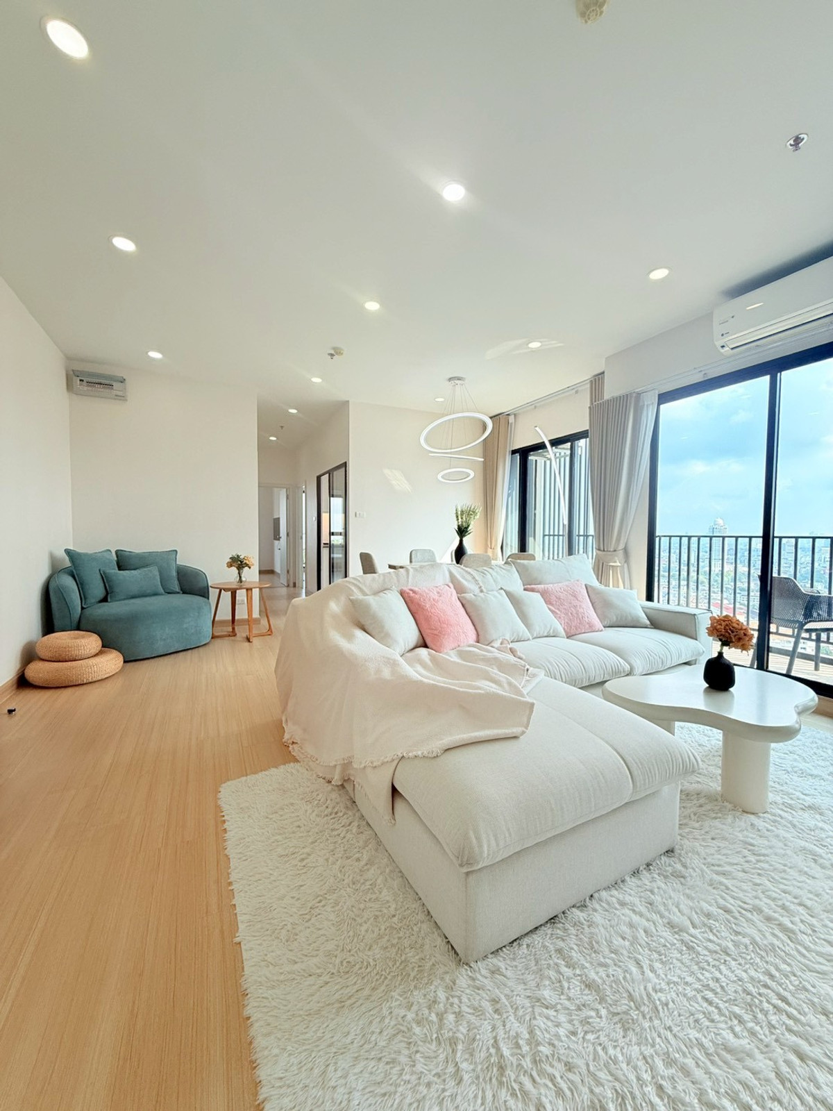 ให้เช่าคอนโดวงเวียนใหญ่ เจริญนคร : ศุภาลัย ลอฟท์ ประชาธิปก-วงเวียนใหญ่ ให้เช่าคอนโด 3 ห้องนอน ติดกับ TSI International School