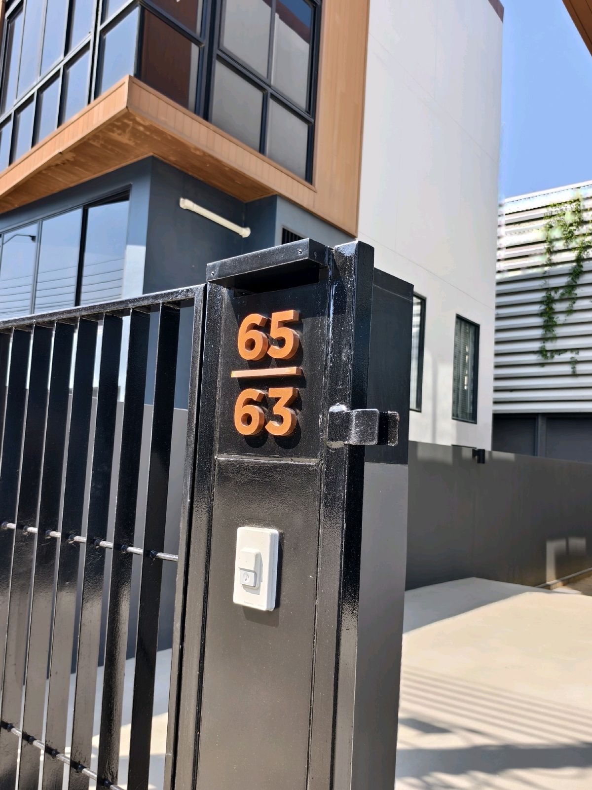 ขายโฮมออฟฟิศลาดกระบัง สุวรรณภูมิ : ขายโฮมออฟฟิต 3.5 ชั้น Style Modern ใกล้สนามสุวรรณภูมิ ติดถนนใหญ่กิ่งแก้ว โครงการ Werkk