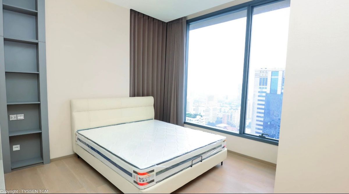For RentCondoRama9, Petchburi, RCA : For Rent The Esses Asoke Super Luxury Codo