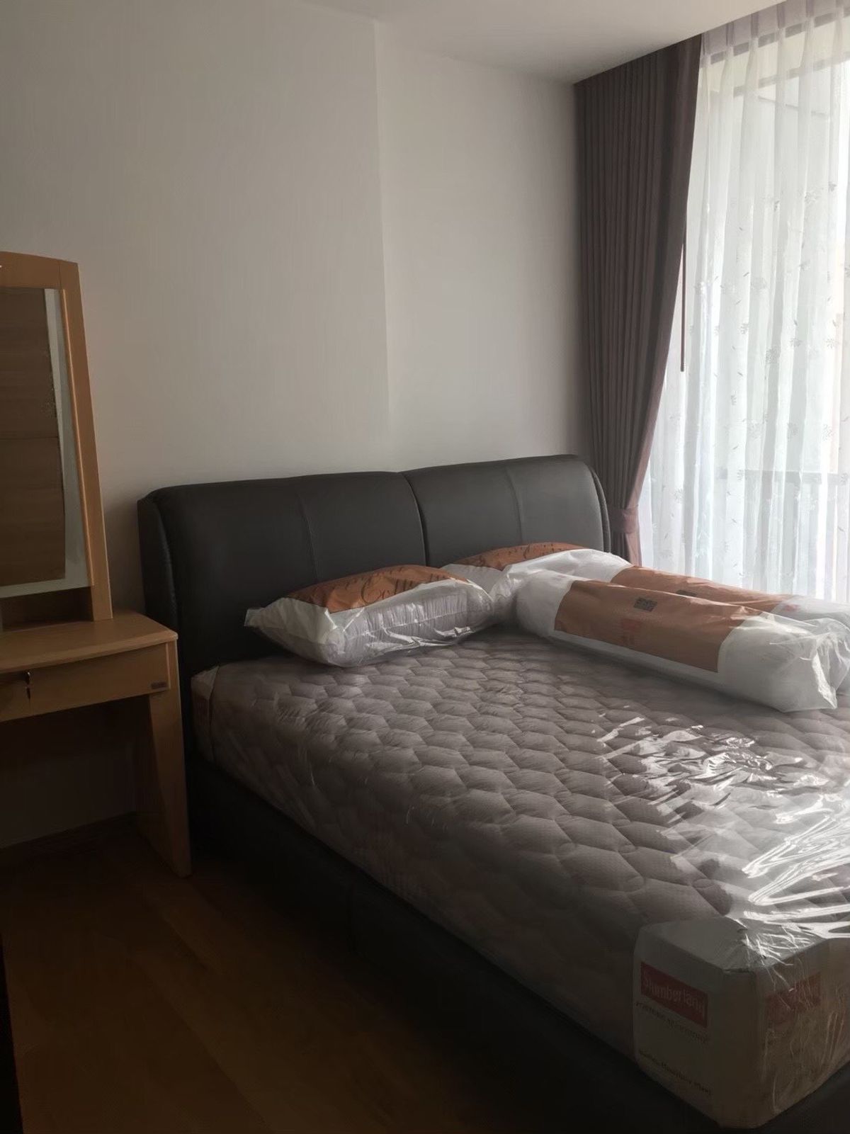For RentCondoSathorn, Narathiwat : For RENT NOLLLE REVO SILOM 1BED Size 33 SQ.M. F/F