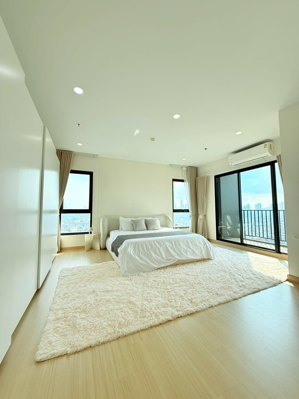 ให้เช่าคอนโดวงเวียนใหญ่ เจริญนคร : ศุภาลัย ลอฟท์ ประชาธิปก-วงเวียนใหญ่ ให้เช่าคอนโด 3 ห้องนอน ติดกับ TSI International School