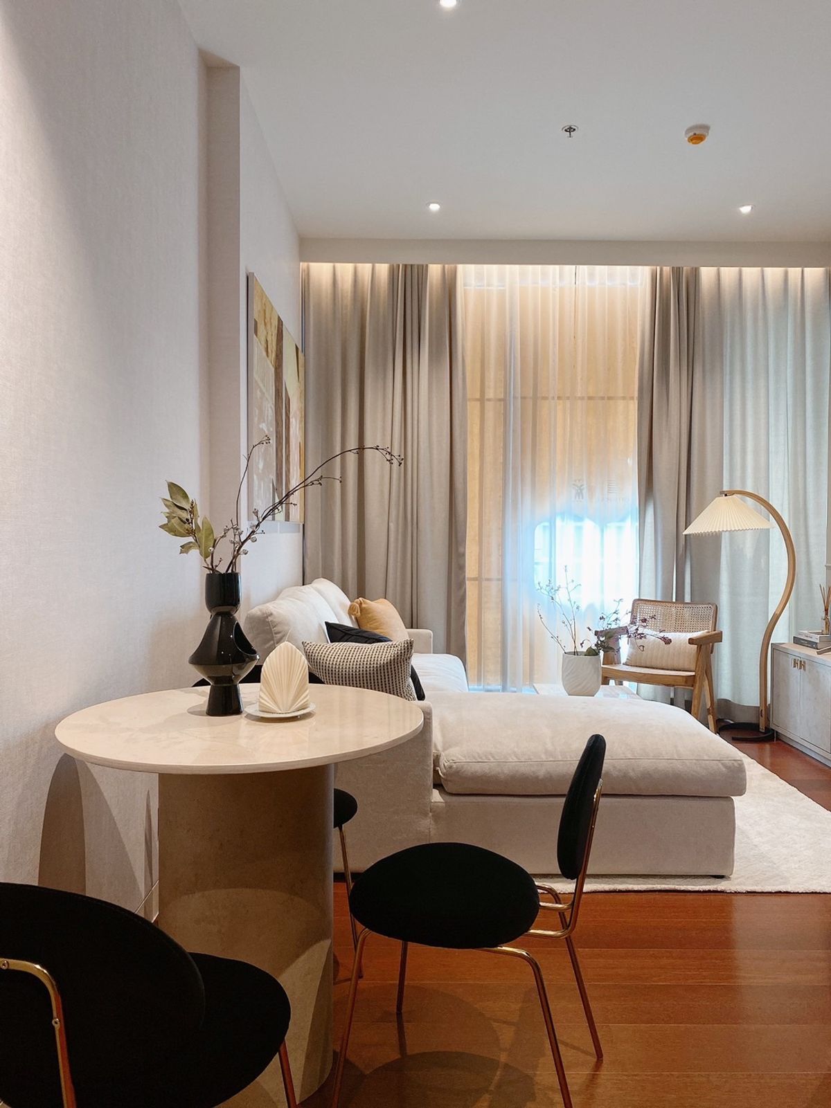 For RentCondoSukhumvit, Asoke, Thonglor : Urgent ❗️ available for rent, Khun By Yu. Interested in adding LINE @jhrcondo