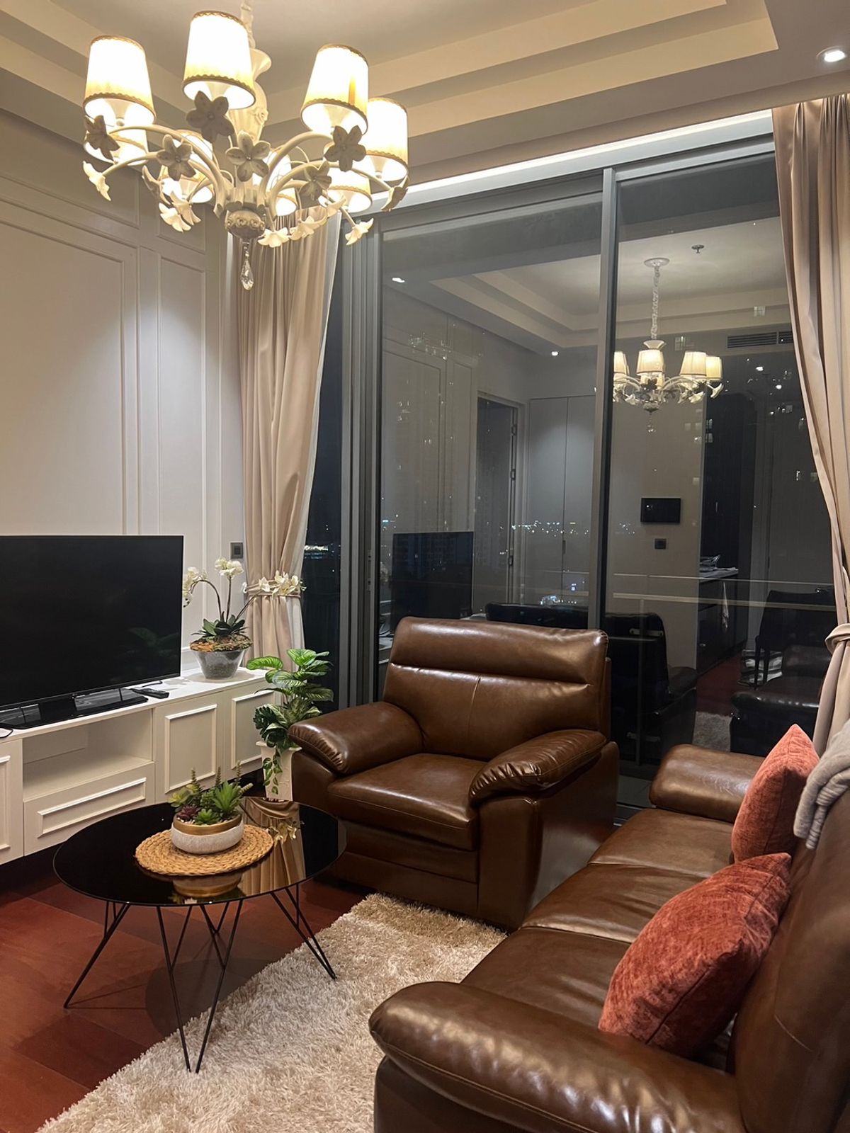 For RentCondoSukhumvit, Asoke, Thonglor : Urgent ❗️ available for rent, Khun By Yu. Interested in adding LINE @jhrcondo