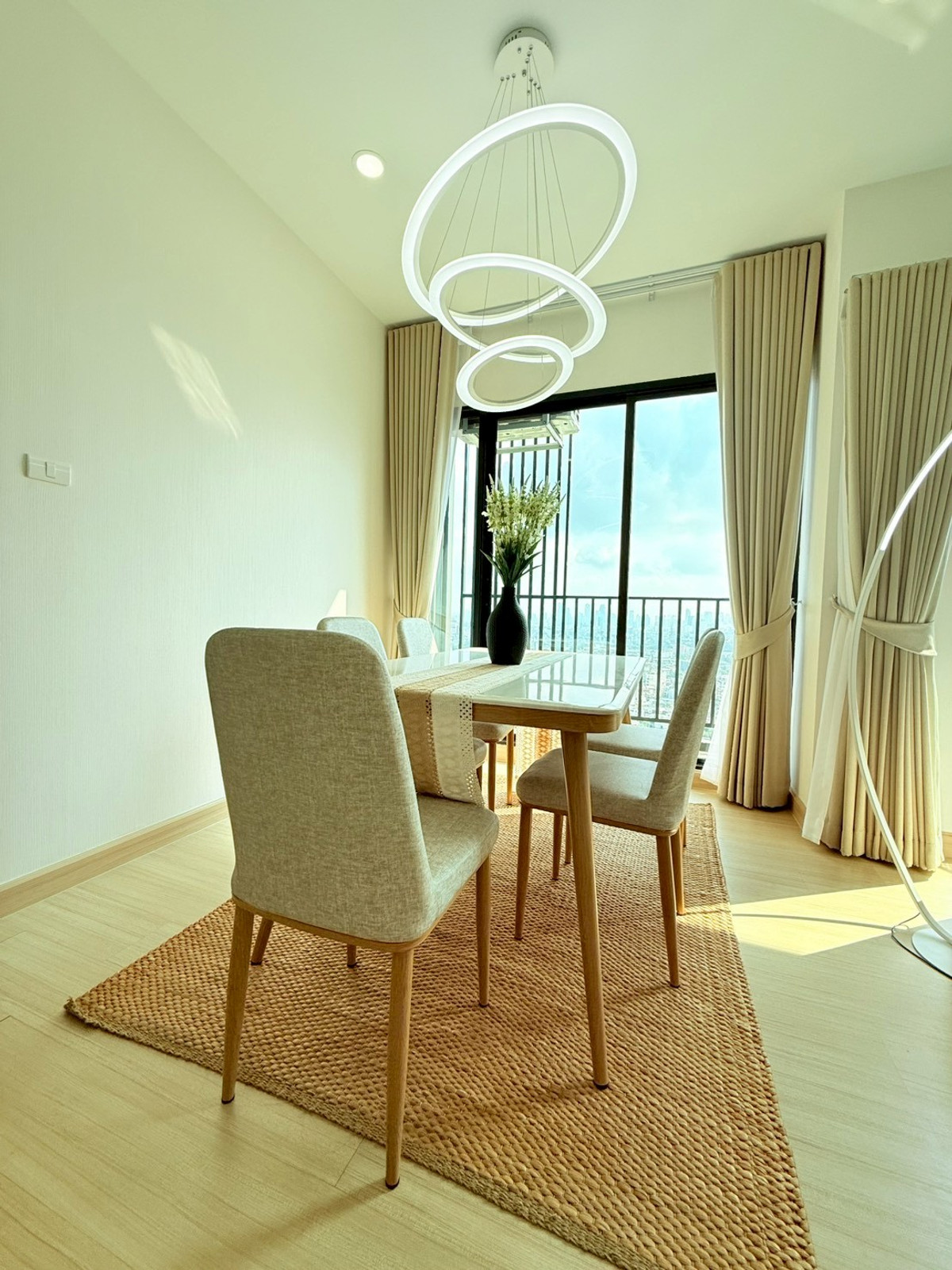 ให้เช่าคอนโดวงเวียนใหญ่ เจริญนคร : ศุภาลัย ลอฟท์ ประชาธิปก-วงเวียนใหญ่ ให้เช่าคอนโด 3 ห้องนอน ติดกับ TSI International School