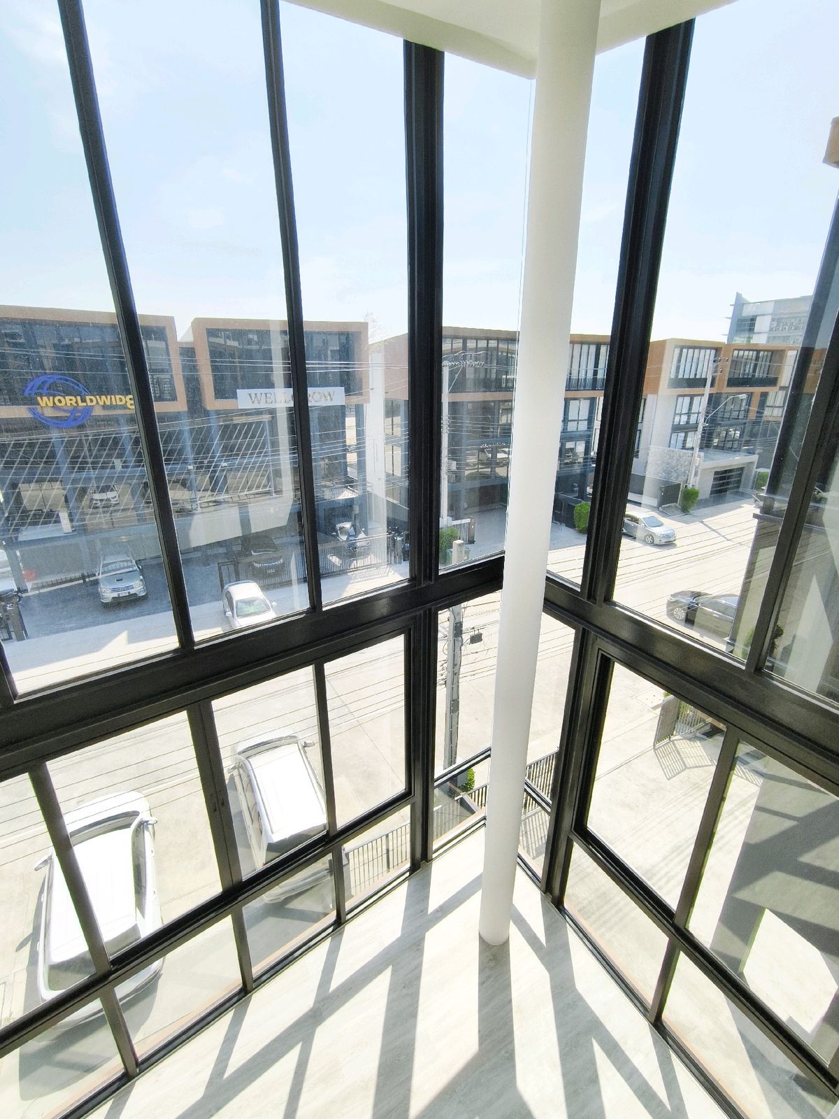 ขายโฮมออฟฟิศลาดกระบัง สุวรรณภูมิ : ขายโฮมออฟฟิต 3.5 ชั้น Style Modern ใกล้สนามสุวรรณภูมิ ติดถนนใหญ่กิ่งแก้ว โครงการ Werkk