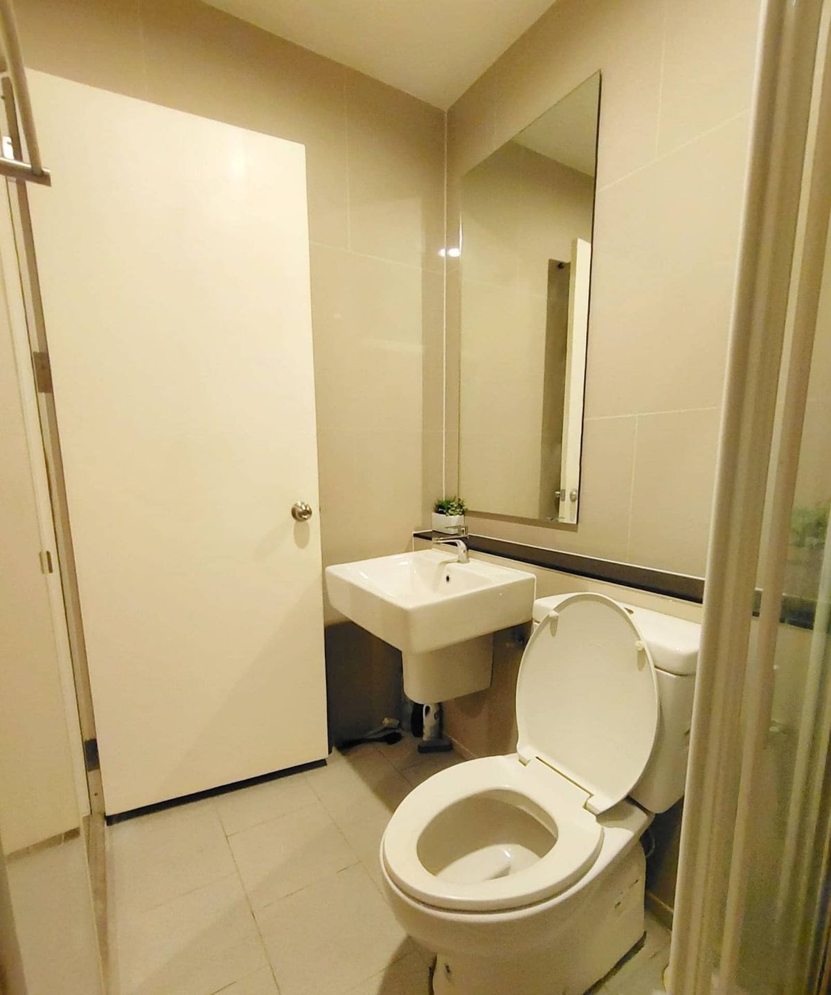 For SaleCondoThaphra, Talat Phlu, Wutthakat : Urgent sale ✨ Aspire Sathorn - Ratchapruek ✨ Convenient transportation near BTS Bang Wa (PS64204)