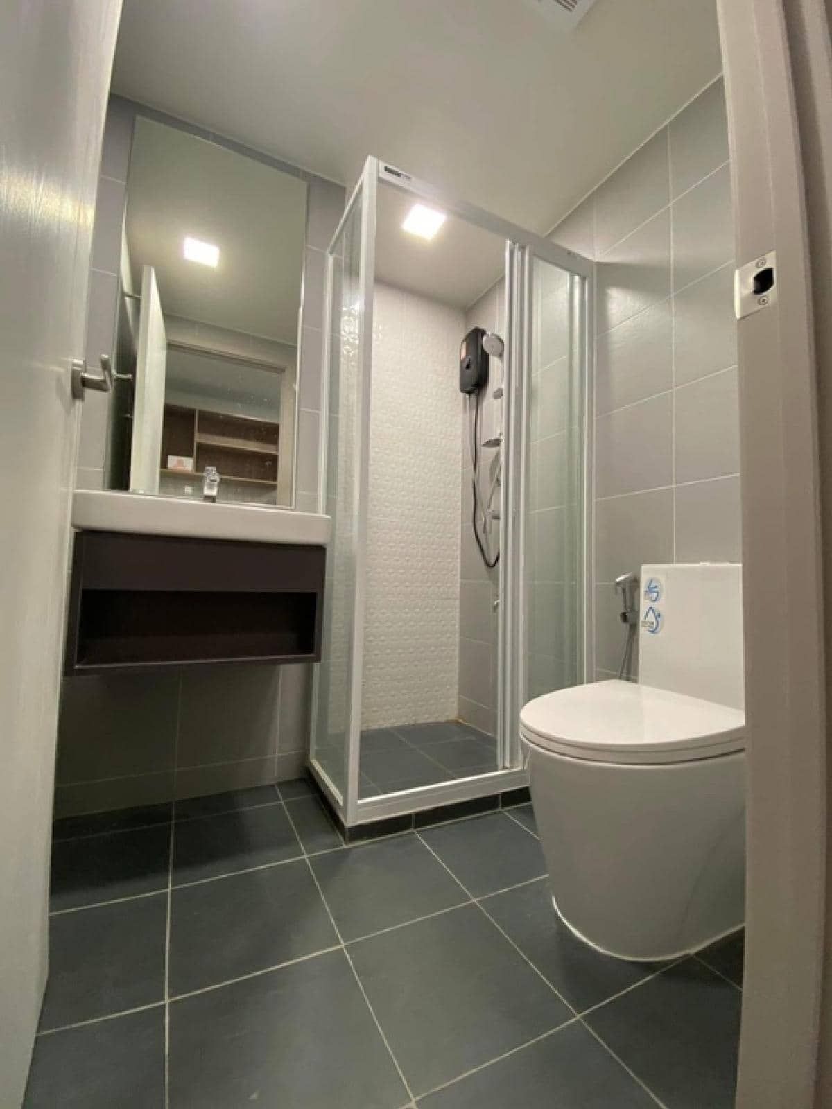 For SaleCondoPathum Thani,Rangsit, Thammasat : Urgent sale ✨ KAVE TOWN ISLAND ✨ The center view of the pool is decorated near Thammasat University, Rangsit (PS60960).