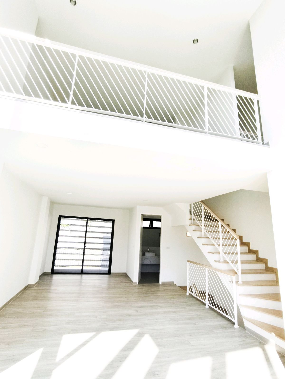 ขายโฮมออฟฟิศลาดกระบัง สุวรรณภูมิ : ขายโฮมออฟฟิต 3.5 ชั้น Style Modern ใกล้สนามสุวรรณภูมิ ติดถนนใหญ่กิ่งแก้ว โครงการ Werkk