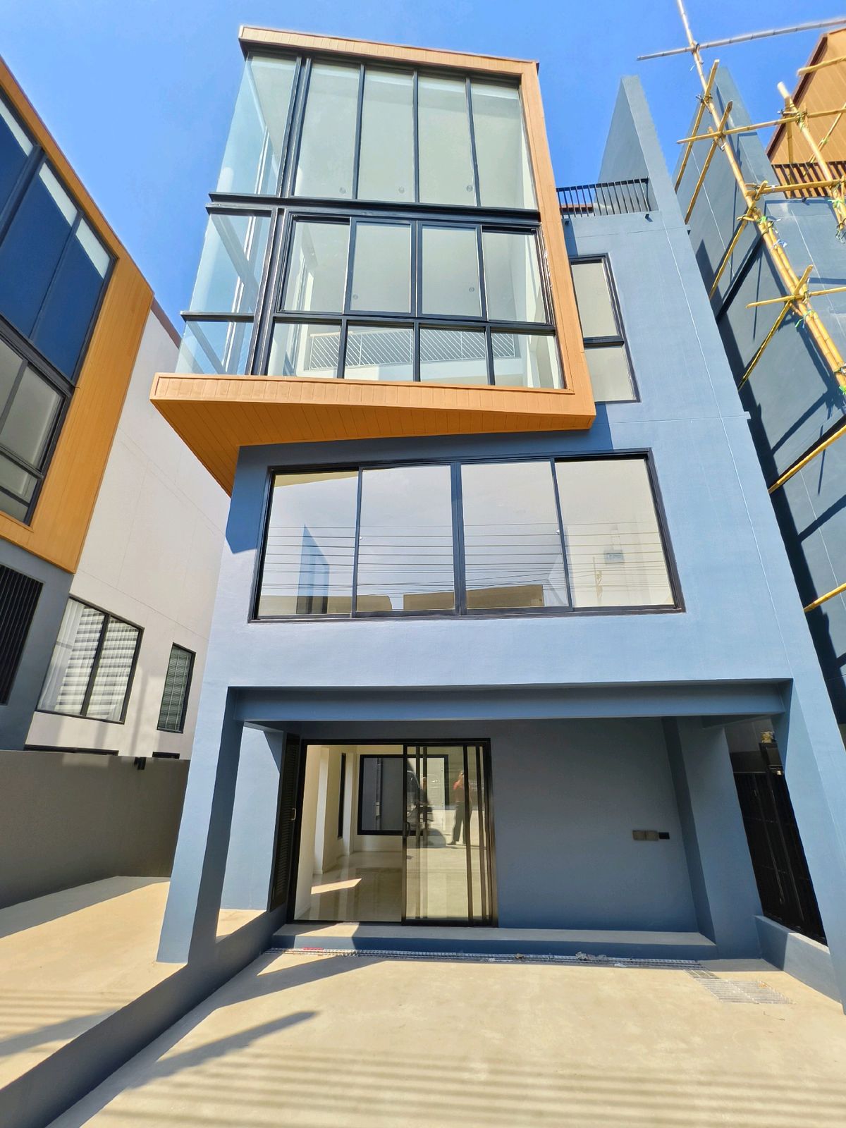 ขายโฮมออฟฟิศลาดกระบัง สุวรรณภูมิ : ขายโฮมออฟฟิต 3.5 ชั้น Style Modern ใกล้สนามสุวรรณภูมิ ติดถนนใหญ่กิ่งแก้ว โครงการ Werkk