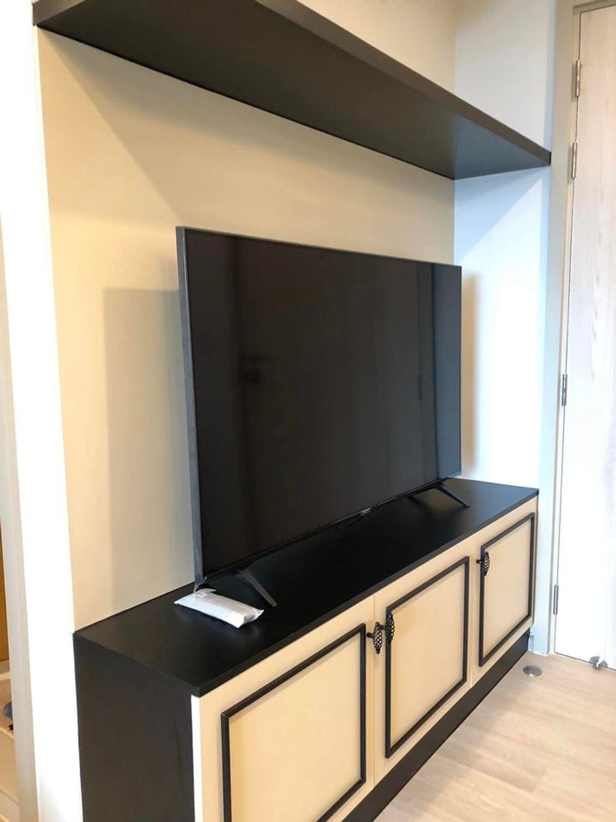 ให้เช่าคอนโดวิทยุ ชิดลม หลังสวน : Life One Wireless【𝐑𝐄𝐍𝐓】🔥ความอบอุ่นที่มาพร้อมกับความโมเดิร์น สะดวกสบาย บิ้วอินครบ ฟังก์ชันลงตัว🔥 ติดต่อไลน์ไอดี: @hacondo