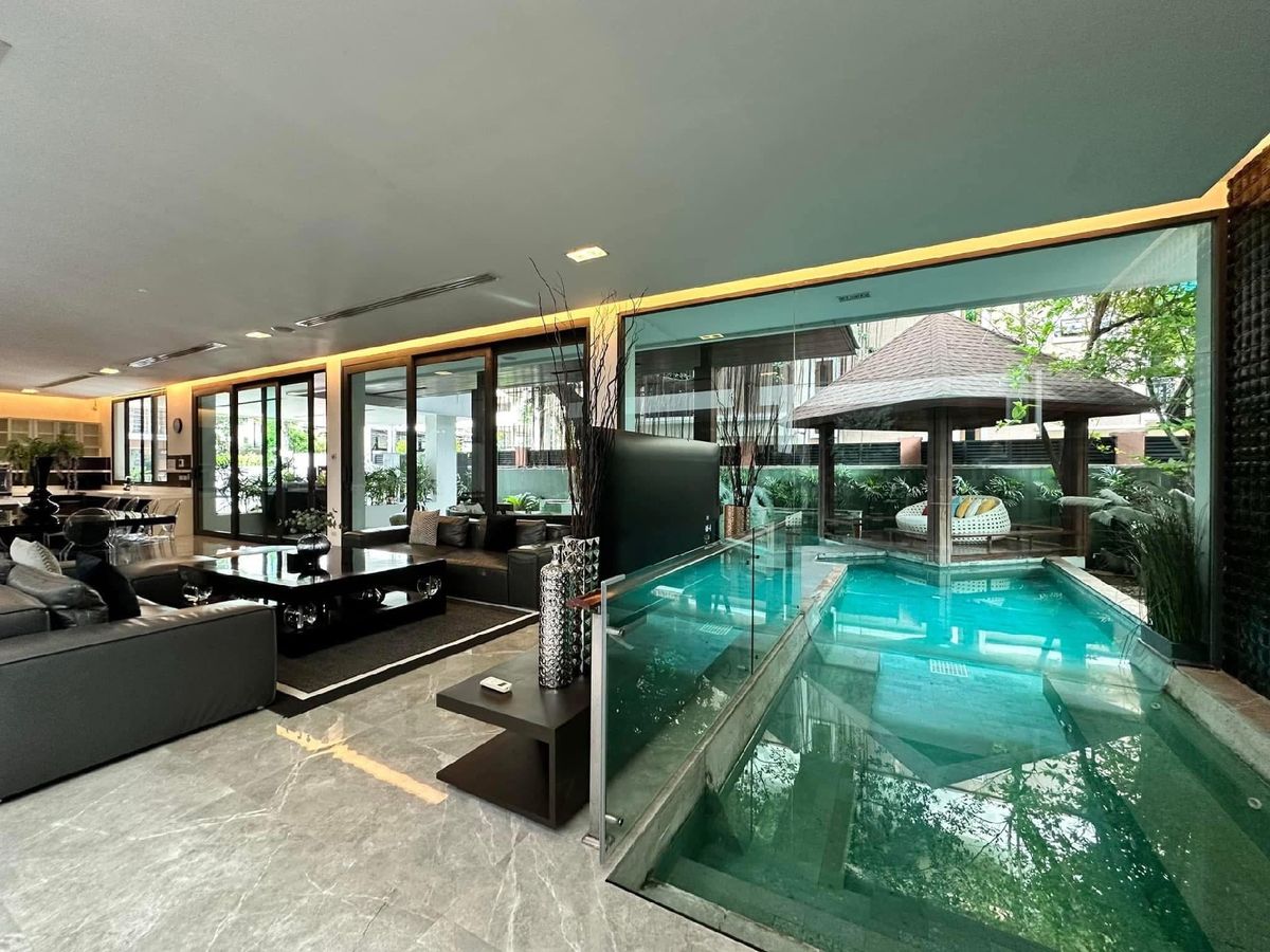 ให้เช่าบ้านสุขุมวิท อโศก ทองหล่อ : Rental : Luxury House In Ekamai 22 , 6 Bed 5 Bath , 3 Floors , 1,200 S.qm , 170 S.qw 