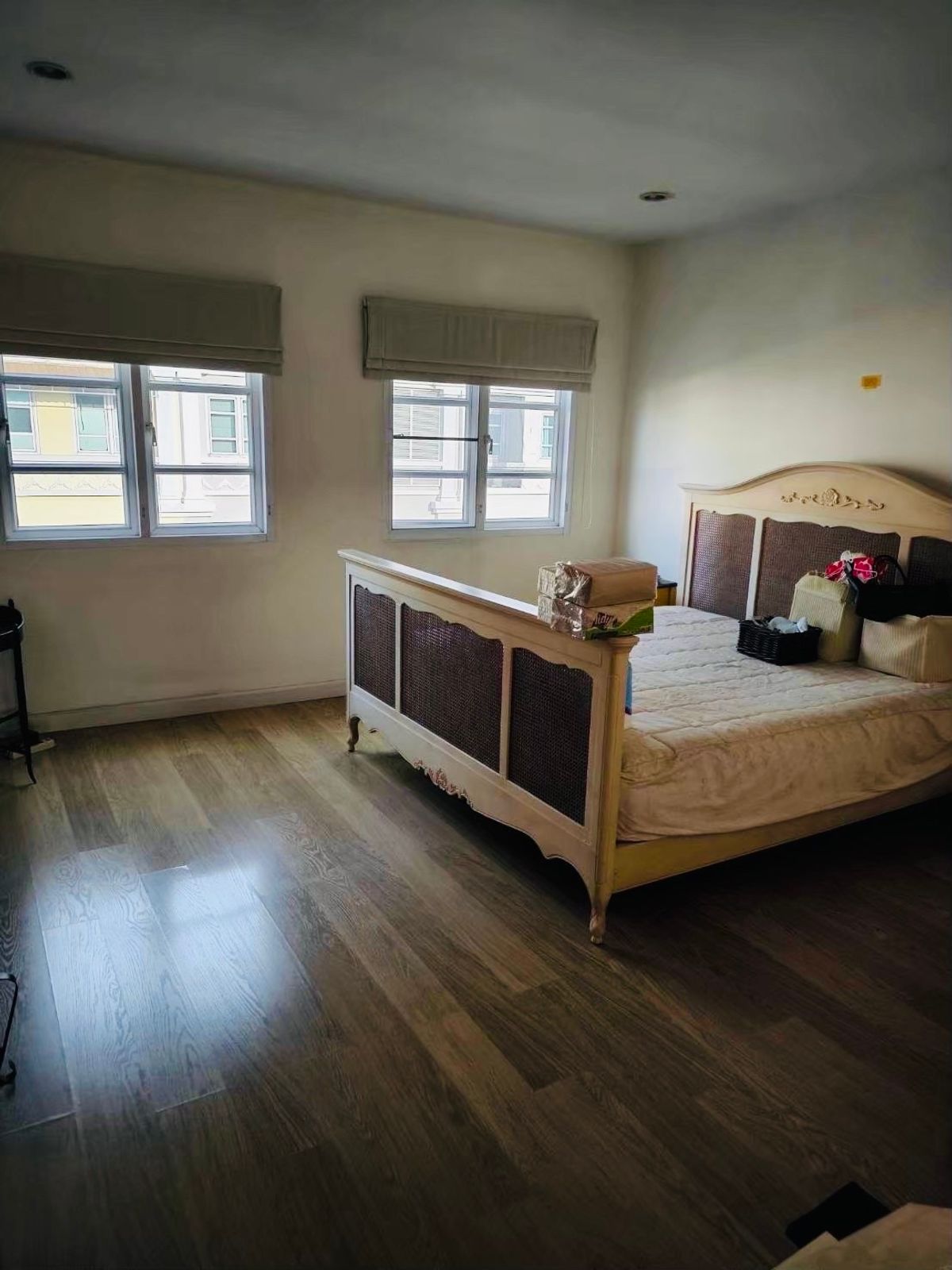 ขายทาวน์โฮมสาทร นราธิวาส : ขายบ้านพระราม4 850 เมตร ถึงสถานีMrt ลุมพินี (ซอยสุวรรณสวัสดิ์-พระยาเรนทร์)