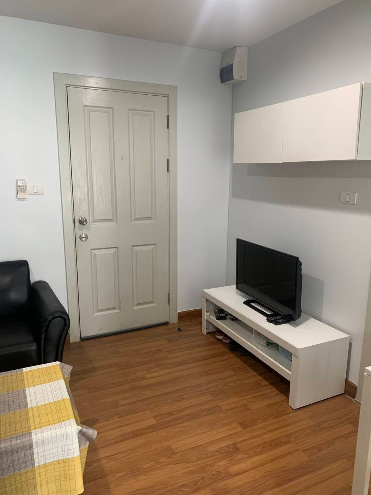 ขายคอนโดพระราม 5 ราชพฤกษ์ บางกรวย : ขายคอนโดรีเจ้นท์โฮมเฟส 25 ติวานนท์ ห้อง 31.42 ตรม. ตึก D ชั้น 8 วิวรถไฟฟ้า ห้องสวยมาก เฟอร์และเครื่องใช้ไฟฟ้าครบ ขาย 1.50 ล้านบาท 