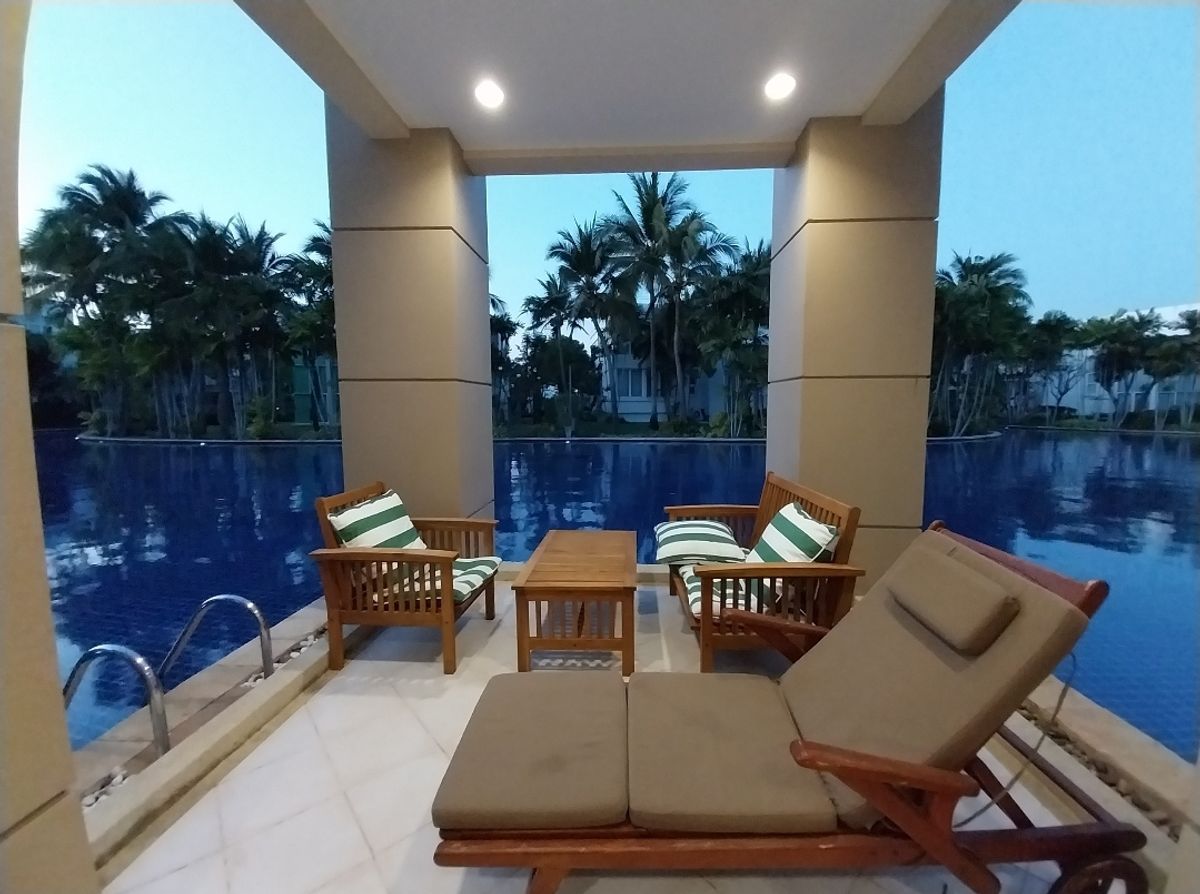 ขายคอนโดหัวหิน ประจวบคีรีขันธ์ : คอนโดหรู Hua Hin Blue Lagoon Luxury Condo 150 ตรม. 2 ห้องนอน 2 ห้องน้ำ มุมสวยWowที่สุดในโครงการ พร้อมมุมสระว่ายน้ำส่วนตัวโรแมนติก สนใจ📞0994152664