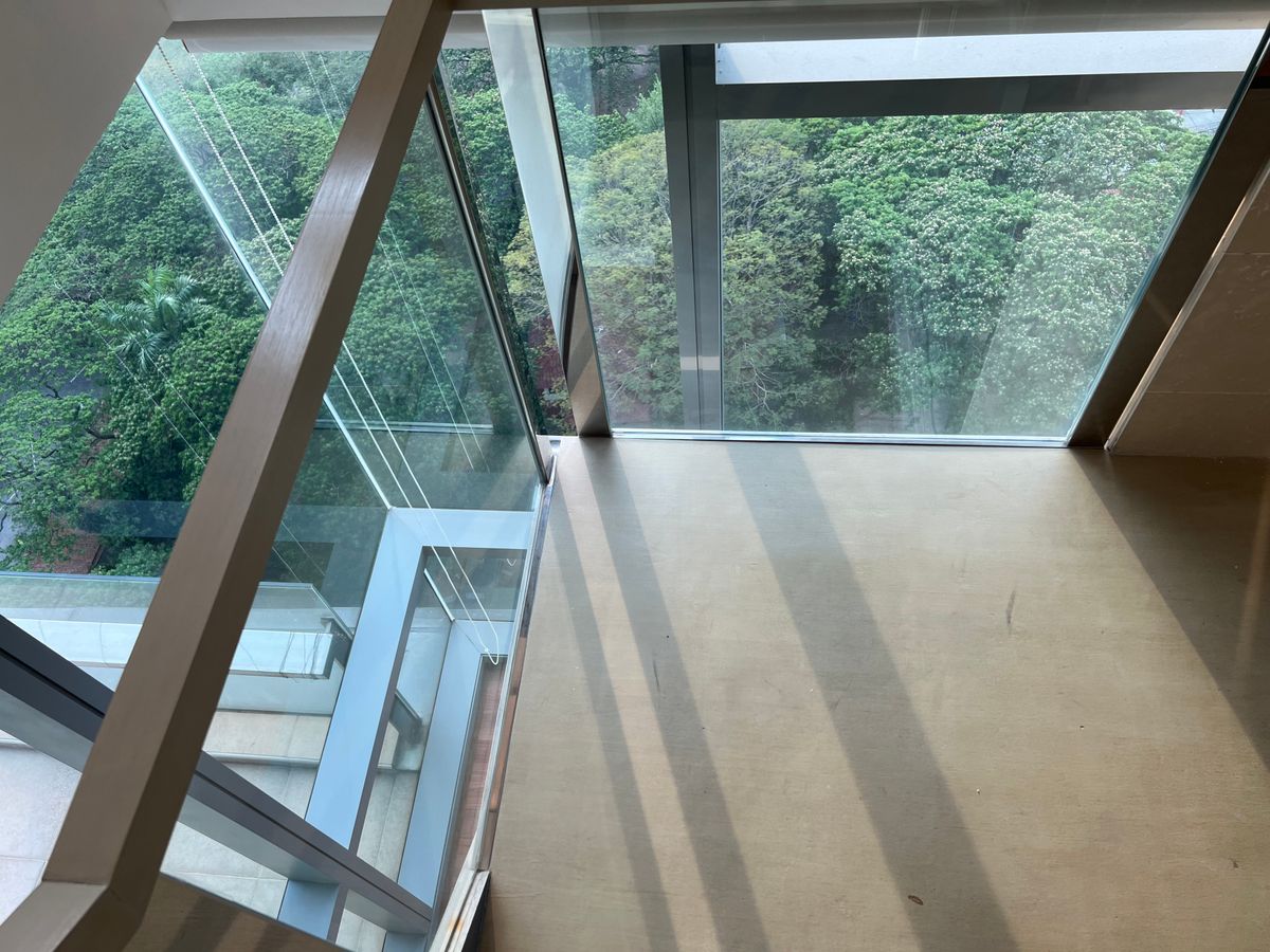 For SaleCondoSukhumvit, Asoke, Thonglor : Duplex Type 2 layers in the heart of Asoke, beautiful view, beautiful, shady, comes with a large balcony. Tel.0982645161