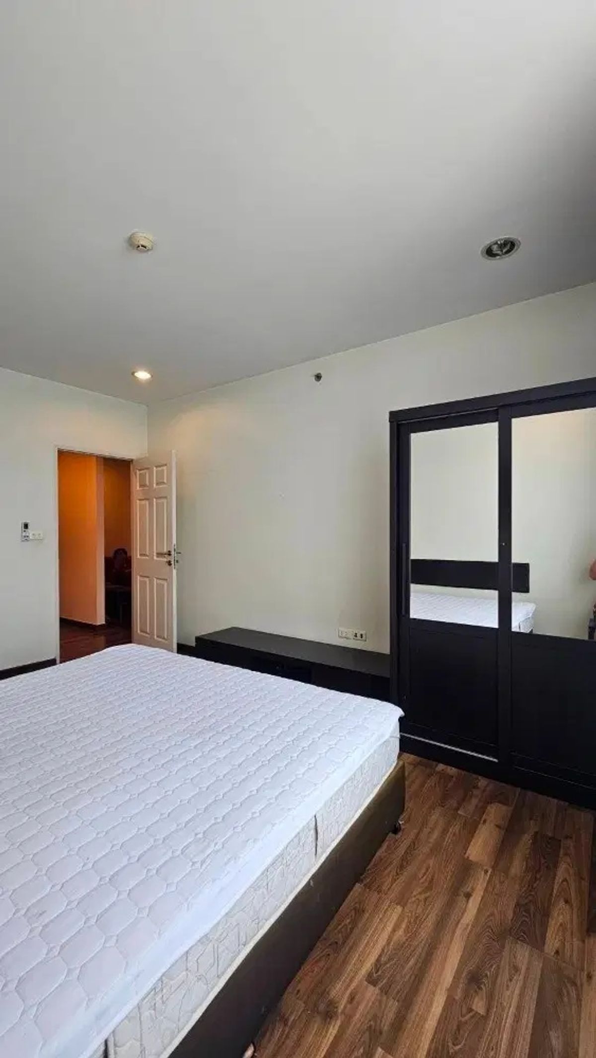 For SaleCondoRatchathewi,Phayathai : CHATHAI RAJCHAPRARON 60 SQ.M.Lase Add Line ID @806QPHGN O8415O5483