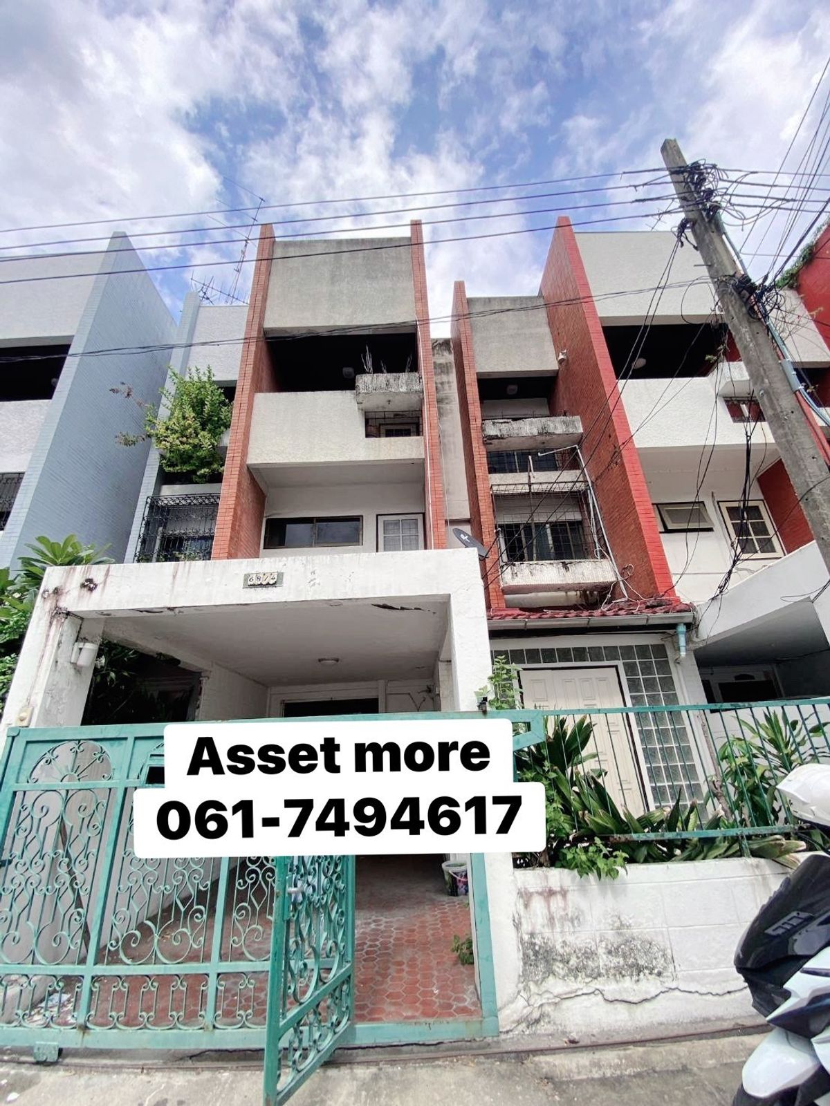 TownhomeSukhumvit, Asoke, Thonglor : Sell ​​and rent a 4 -story townhouse, size 36 sq.w., 300 sqm. Usable area on the best location in Soi Sukhumvit 33.  Near Mamosfir in the heart of the city of Wattana, Bangkok