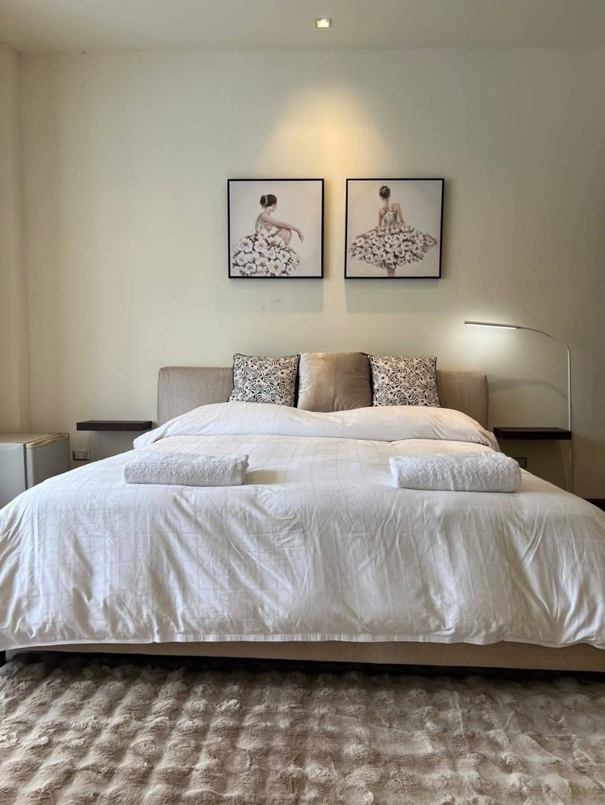 ขายคอนโดหัวหิน ประจวบคีรีขันธ์ : คอนโดหรู Hua Hin | 2 ห้องนอน 2 ห้องน้ำ 150 ตรม. ติดโรงแรม Sheraton• Hua Hin Blue Lagoon มุมสวย พร้อมสระว่ายน้ำส่วนตัว•
📞0994152664, 0803696366 