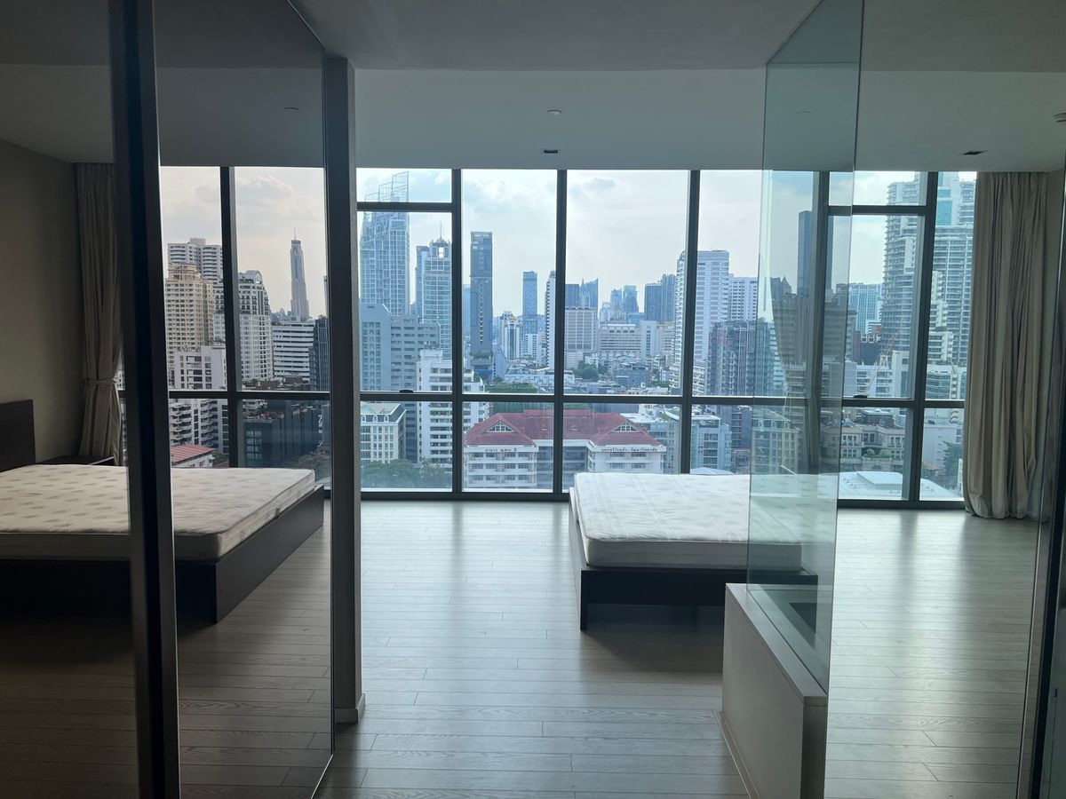 For SaleCondoSukhumvit, Asoke, Thonglor : Duplex Type 2 layers in the heart of Asoke, beautiful view, beautiful, shady, comes with a large balcony. Tel.0982645161
