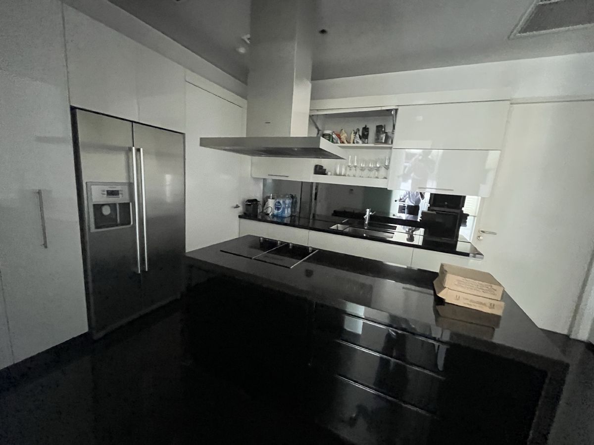 ขายคอนโดสุขุมวิท อโศก ทองหล่อ : Le raffine 39 ด่วน ! Unit หาขายยาก วิวโล่ง ใจกลางพร้อมพงษ์ มีสระว่ายน้ำส่วนตัวทุกห้อง  ราคาพิเศษลดเกือบ 10 ล้าน