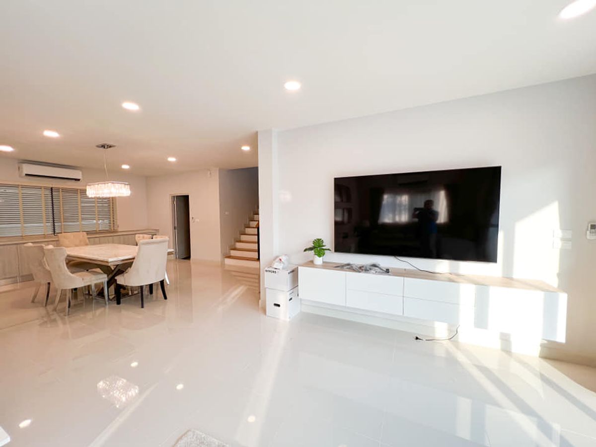 For RentHouseBangna, Bearing, Lasalle : 2 -storey detached house for rent, Bangna, luxury house, near Mega Bangna, convenient to travel near the expressway and international