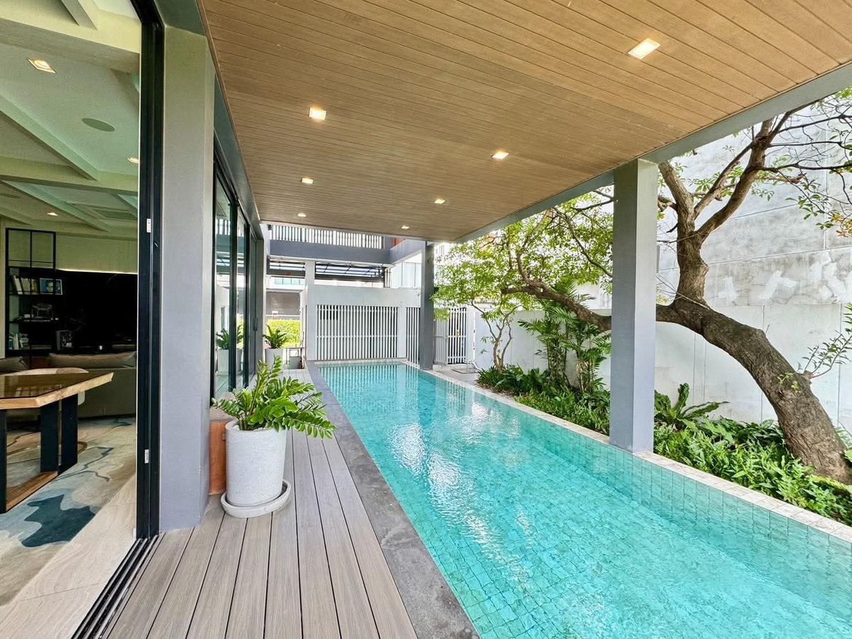 For RentHouseOnnut, Udomsuk : Selling/renting houses The AVA Rescidence, Sukhumvit 77, decorated with luxury furniture With a swimming pool (corner plot)