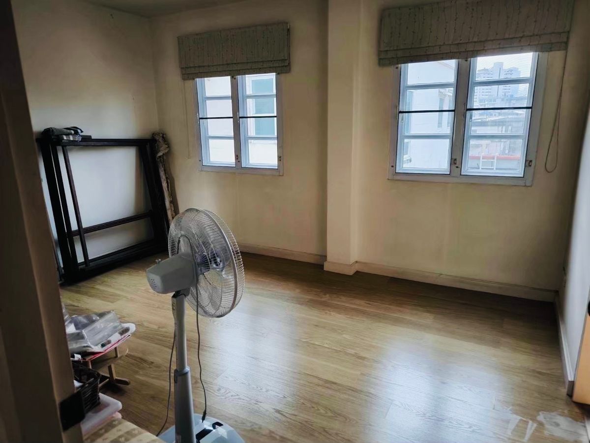 ขายทาวน์โฮมสาทร นราธิวาส : ขายบ้านพระราม4 850 เมตร ถึงสถานีMrt ลุมพินี (ซอยสุวรรณสวัสดิ์-พระยาเรนทร์)