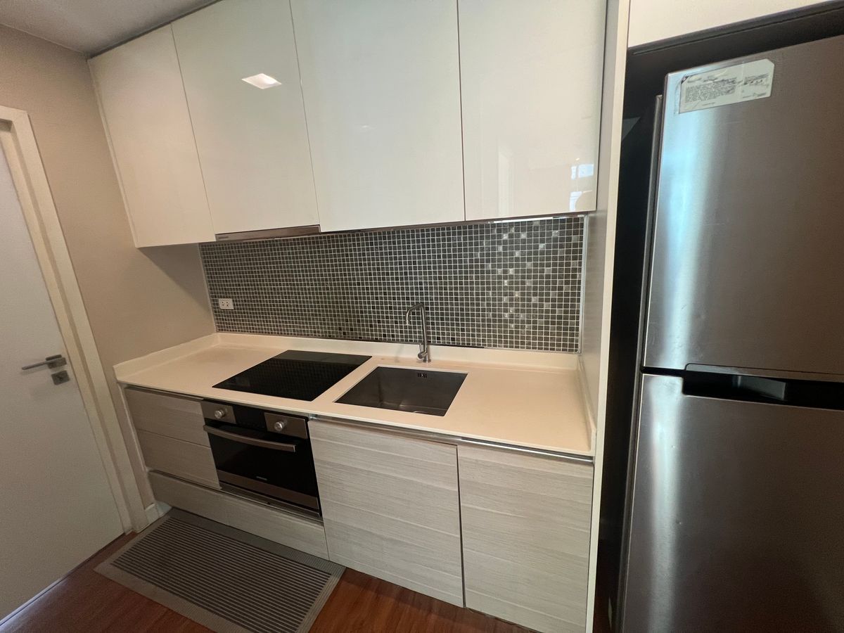 For SaleCondoSukhumvit, Asoke, Thonglor : Duplex Type 2 layers in the heart of Asoke, beautiful view, beautiful, shady, comes with a large balcony. Tel.0982645161