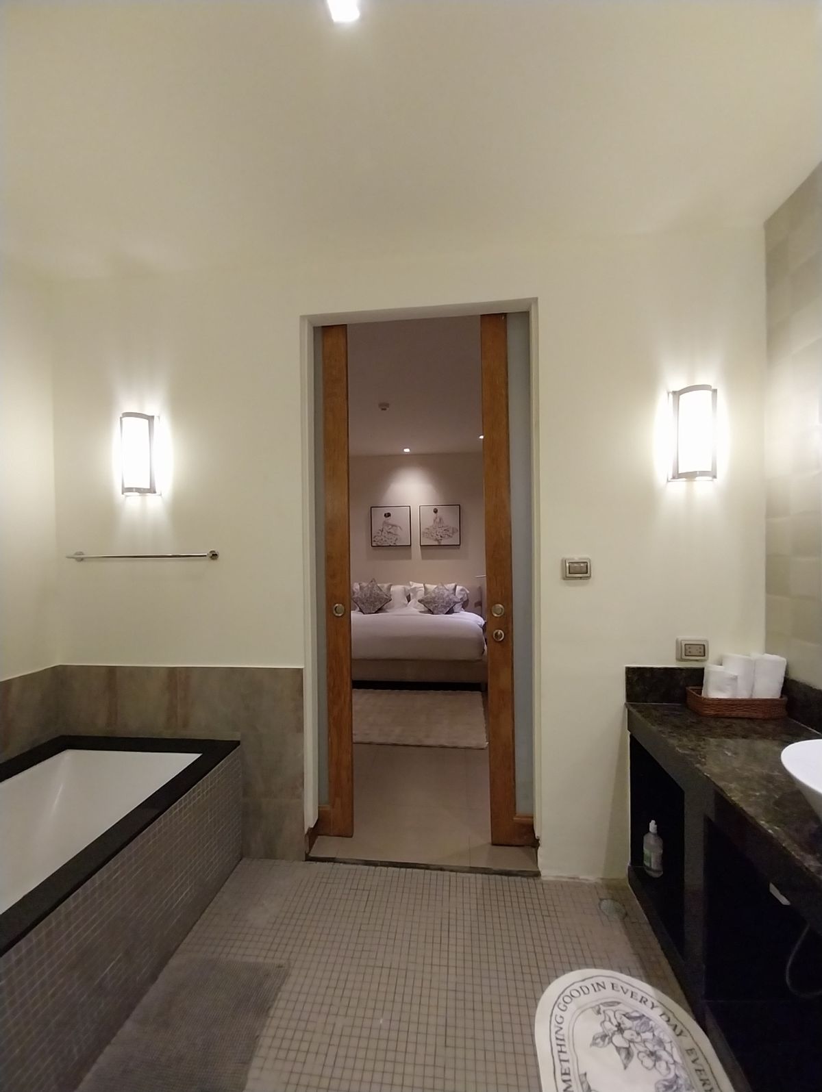 ขายคอนโดหัวหิน ประจวบคีรีขันธ์ : คอนโดหรู Hua Hin | 2 ห้องนอน 2 ห้องน้ำ 150 ตรม. ติดโรงแรม Sheraton• Hua Hin Blue Lagoon มุมสวย พร้อมสระว่ายน้ำส่วนตัว•
📞0994152664, 0803696366 