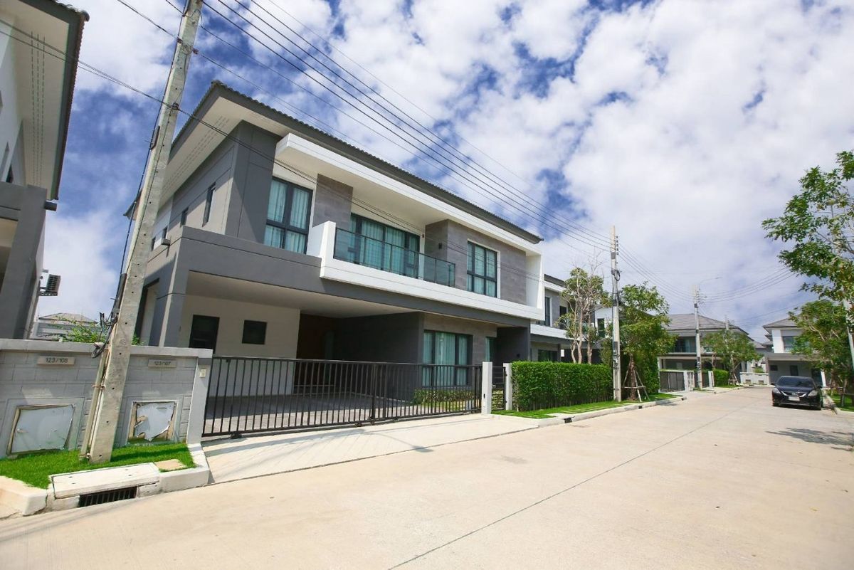 ขายบ้านบางนา แบริ่ง ลาซาล : RL-091 ขายบ้านเดี่ยว เดอะ ซิตี้ บางนา ( The City Bangna ) ขนาด 90.1 ตร.ว.  บ้านหลังใหญ่ พื้นที่เยอะ ใกล้ MEGA BANGNA