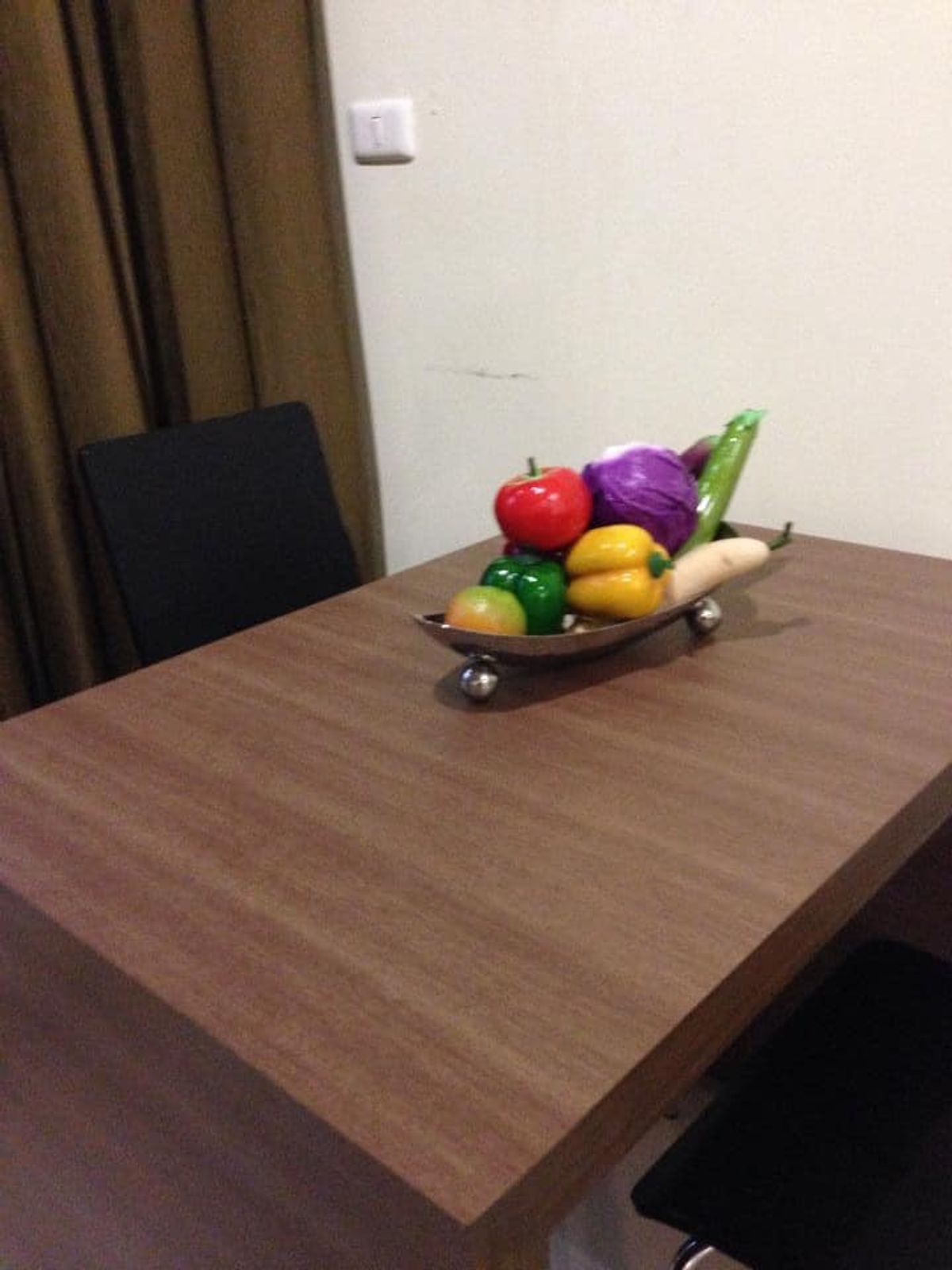 For RentCondoRatchathewi,Phayathai : The Address Siam【𝐑𝐄𝐍𝐓】🔥Feel the warmth and elegance in an earth tone style bedroom. With bright colored pillows to refresh you every day🔥 Contact Line ID: @hacondo