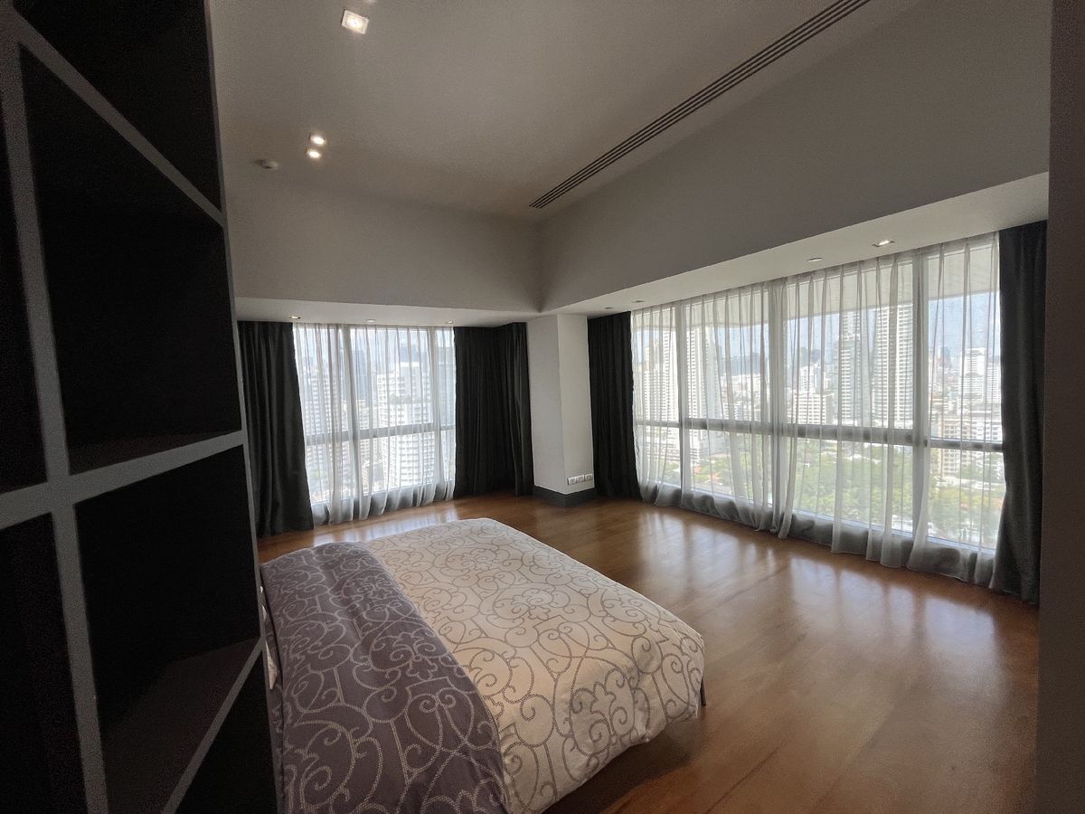 ขายคอนโดสุขุมวิท อโศก ทองหล่อ : Le raffine 39 ด่วน ! Unit หาขายยาก วิวโล่ง ใจกลางพร้อมพงษ์ มีสระว่ายน้ำส่วนตัวทุกห้อง  ราคาพิเศษลดเกือบ 10 ล้าน