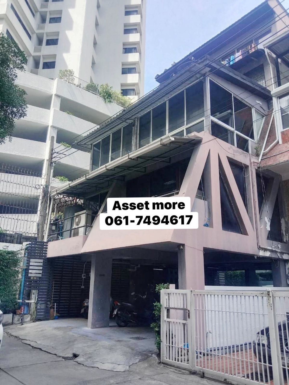 For SaleTownhomeSukhumvit, Asoke, Thonglor : Sell ​​Townhouse 4.5, 400 sqm, Soi Sukhumvit 11, Khlong Toei Nuea, Watthana, Bangkok