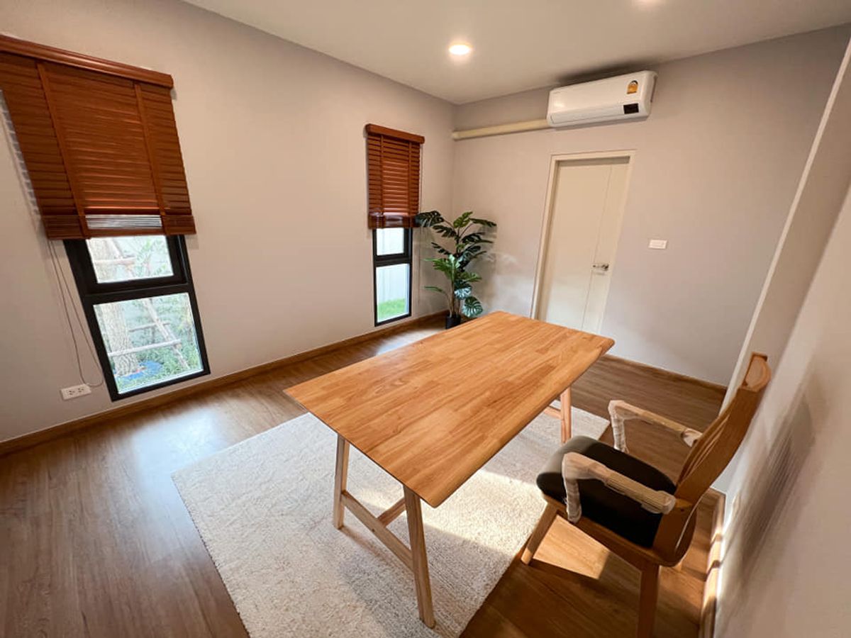 For RentHouseBangna, Bearing, Lasalle : 2 -storey detached house for rent, Bangna, luxury house, near Mega Bangna, convenient to travel near the expressway and international