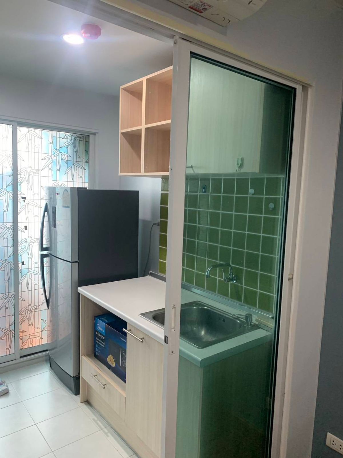 ขายคอนโดพระราม 5 ราชพฤกษ์ บางกรวย : ขายคอนโดรีเจ้นท์โฮมเฟส 25 ติวานนท์ ห้อง 31.42 ตรม. ตึก D ชั้น 8 วิวรถไฟฟ้า ห้องสวยมาก เฟอร์และเครื่องใช้ไฟฟ้าครบ ขาย 1.50 ล้านบาท 