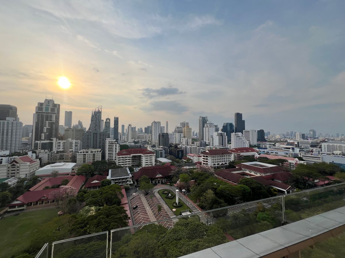 ขายคอนโดสุขุมวิท อโศก ทองหล่อ : Duplex type 2 ชั้น ใจกลางอโศก วิวโล่งสวย ร่มรื่น มาพร้อมระเบียงใหญ่✨The Room Sukhumvit  21✨2 ห้องนอน 2 ห้องน้ำ ขนาด 139 ตร.ม ใกล้ BTS อโศก/สุขุมวิท Tel.0982645161 