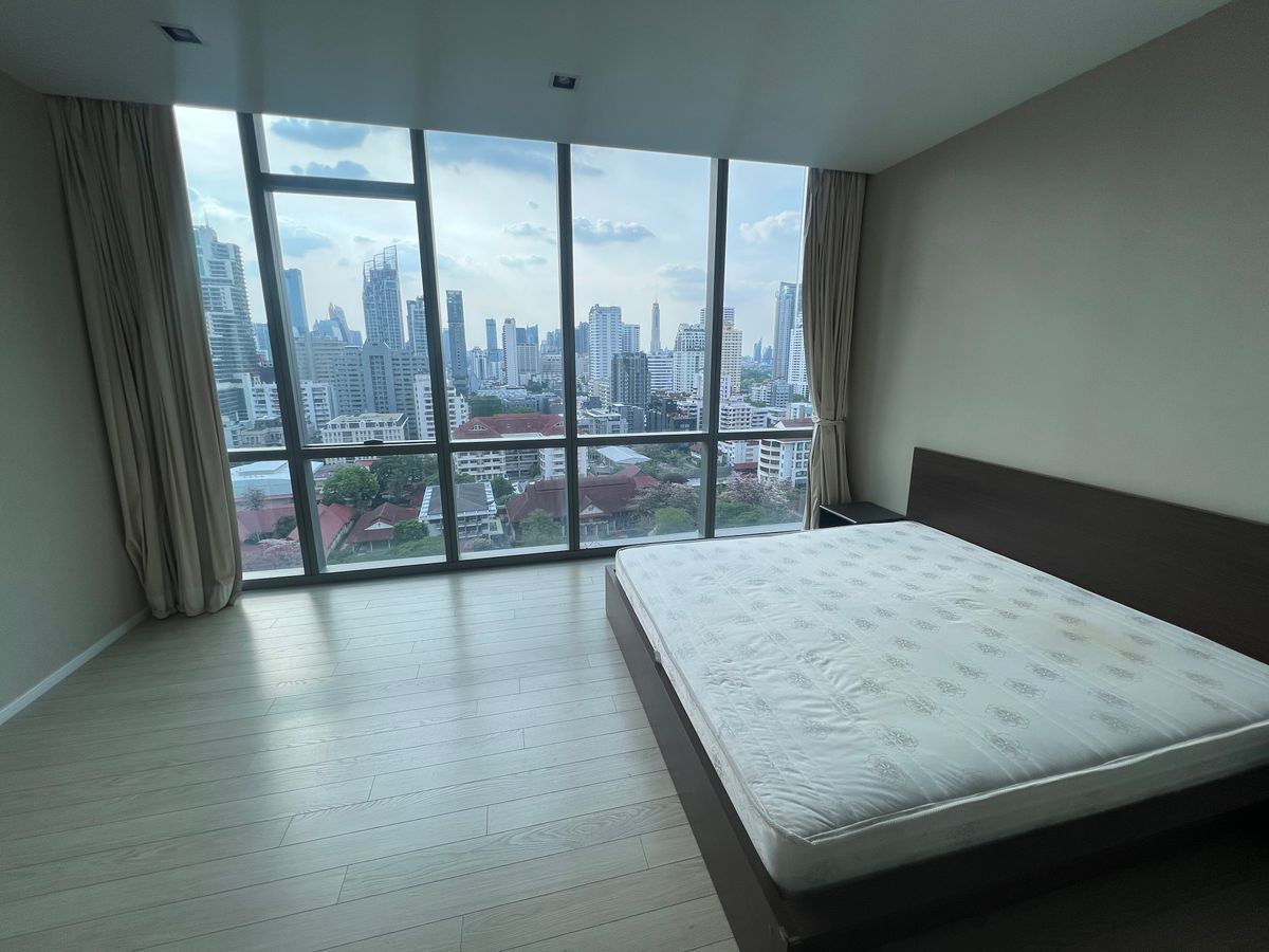 For SaleCondoSukhumvit, Asoke, Thonglor : Duplex Type 2 layers in the heart of Asoke, beautiful view, beautiful, shady, comes with a large balcony. Tel.0982645161