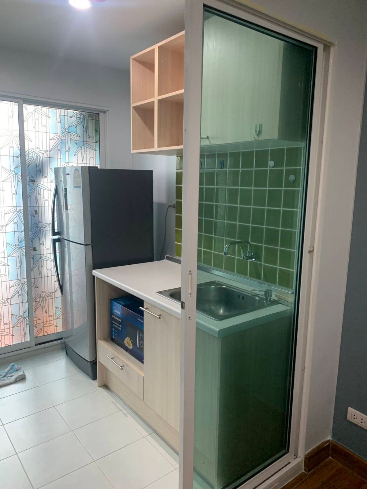 ขายคอนโดพระราม 5 ราชพฤกษ์ บางกรวย : ขายคอนโดรีเจ้นท์โฮมเฟส 25 ติวานนท์ ห้อง 31.42 ตรม. ตึก D ชั้น 8 วิวรถไฟฟ้า ห้องสวยมาก เฟอร์และเครื่องใช้ไฟฟ้าครบ ขาย 1.50 ล้านบาท 