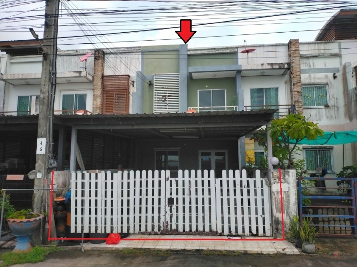 For SaleTownhomeLadkrabang, Suwannaphum Airport : 2 -story townhouse, 3 bedrooms, 2 bathrooms, width 5.5 meters