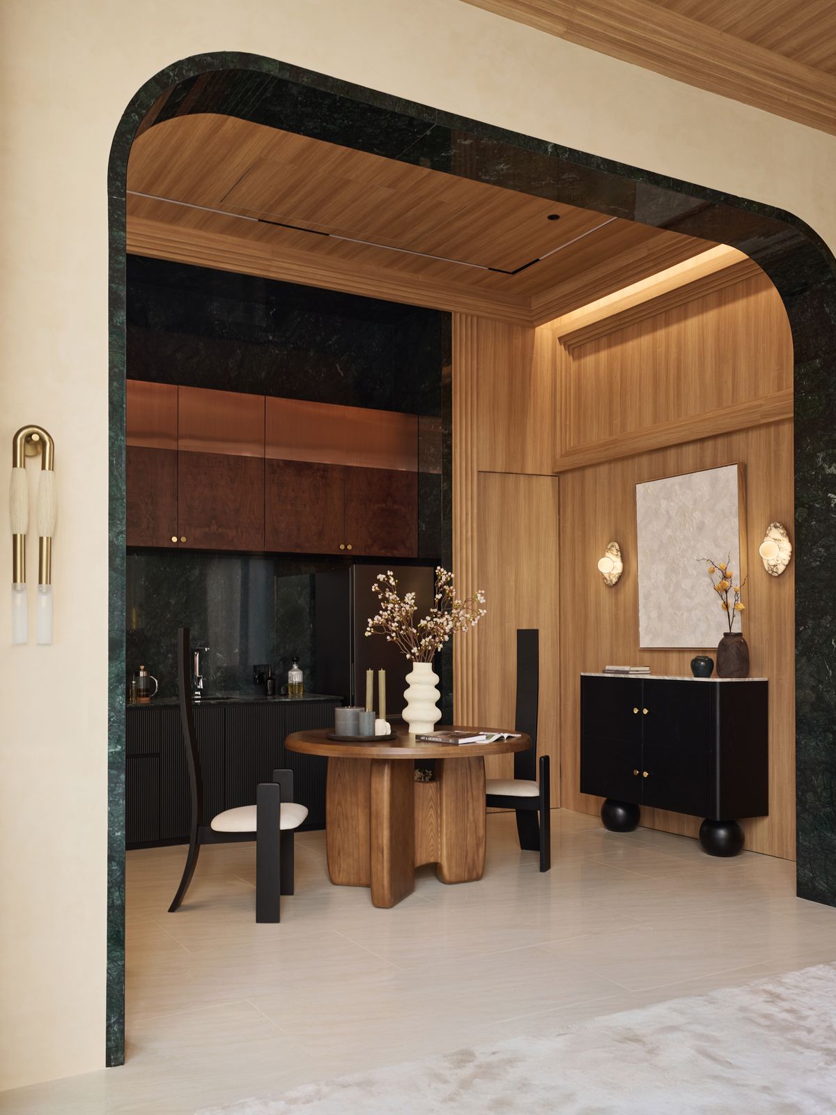 ขายบ้านสุขุมวิท อโศก ทองหล่อ : ขายด่วน บ้านเดี่ยว 3ชั้น สระว่ายน้ำแบบ Overflow Pool เฟอร์นิเจอร์ตกแต่งสไตล์เรียบหรู คอร์ทยาร์ดกลางบ้านขนาดใหญ่ เดินทางสะดวก ใกล้ เอกมัย-ทองหล่อ