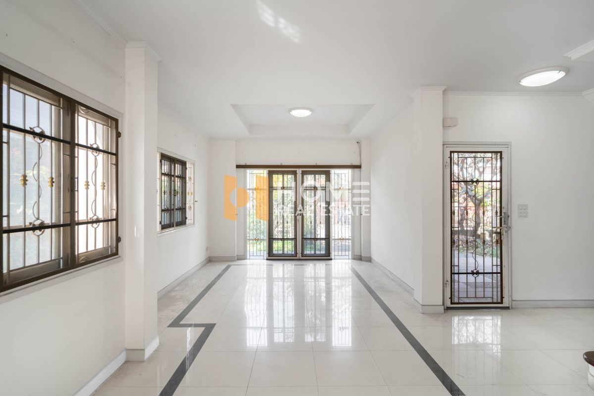 ขายบ้านมีนบุรี-ร่มเกล้า : บ้านทิศมงคล ✨ พาร์คเวย์ ชาเล่ต์ รามคำแหง / 3 ห้องนอน (ขาย), Parkway Chalet Ramkhamhaeng / 3 Bedrooms (FOR SALE) AA291