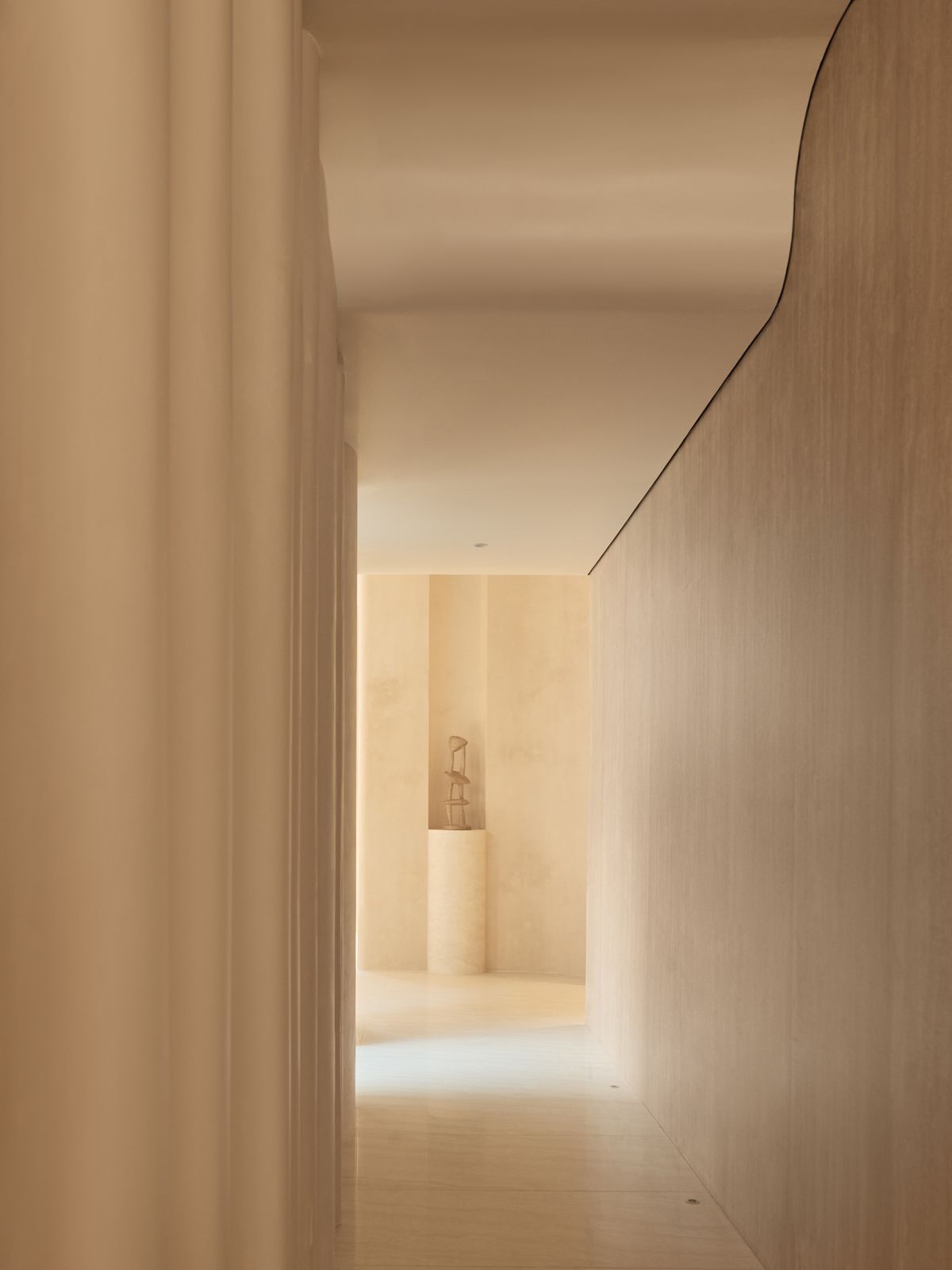 ขายบ้านสุขุมวิท อโศก ทองหล่อ : ขายด่วน บ้านเดี่ยว 3ชั้น สระว่ายน้ำแบบ Overflow Pool เฟอร์นิเจอร์ตกแต่งสไตล์เรียบหรู คอร์ทยาร์ดกลางบ้านขนาดใหญ่ เดินทางสะดวก ใกล้ เอกมัย-ทองหล่อ