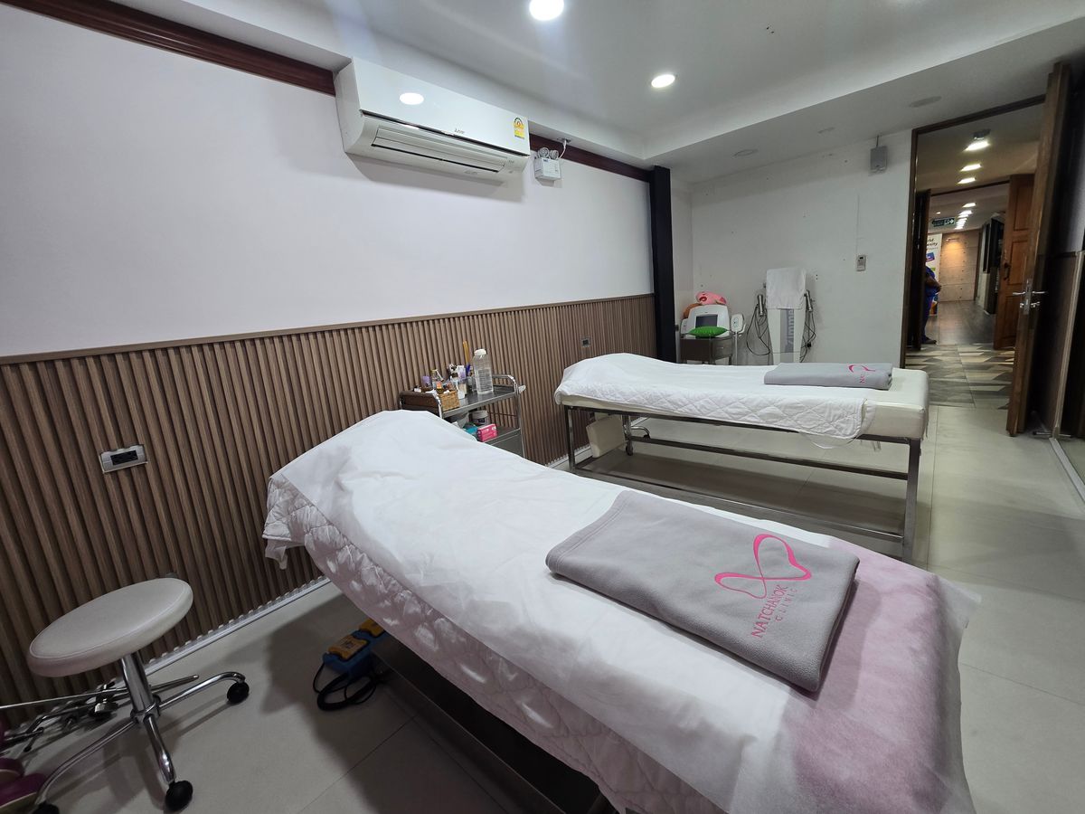 For SaleShop HouseKasetsart, Ratchayothin : Building / selling beauty clinic, MRT Lat Phrao, Ratchadaphisek Road, size 60 sq.m., 5 floors