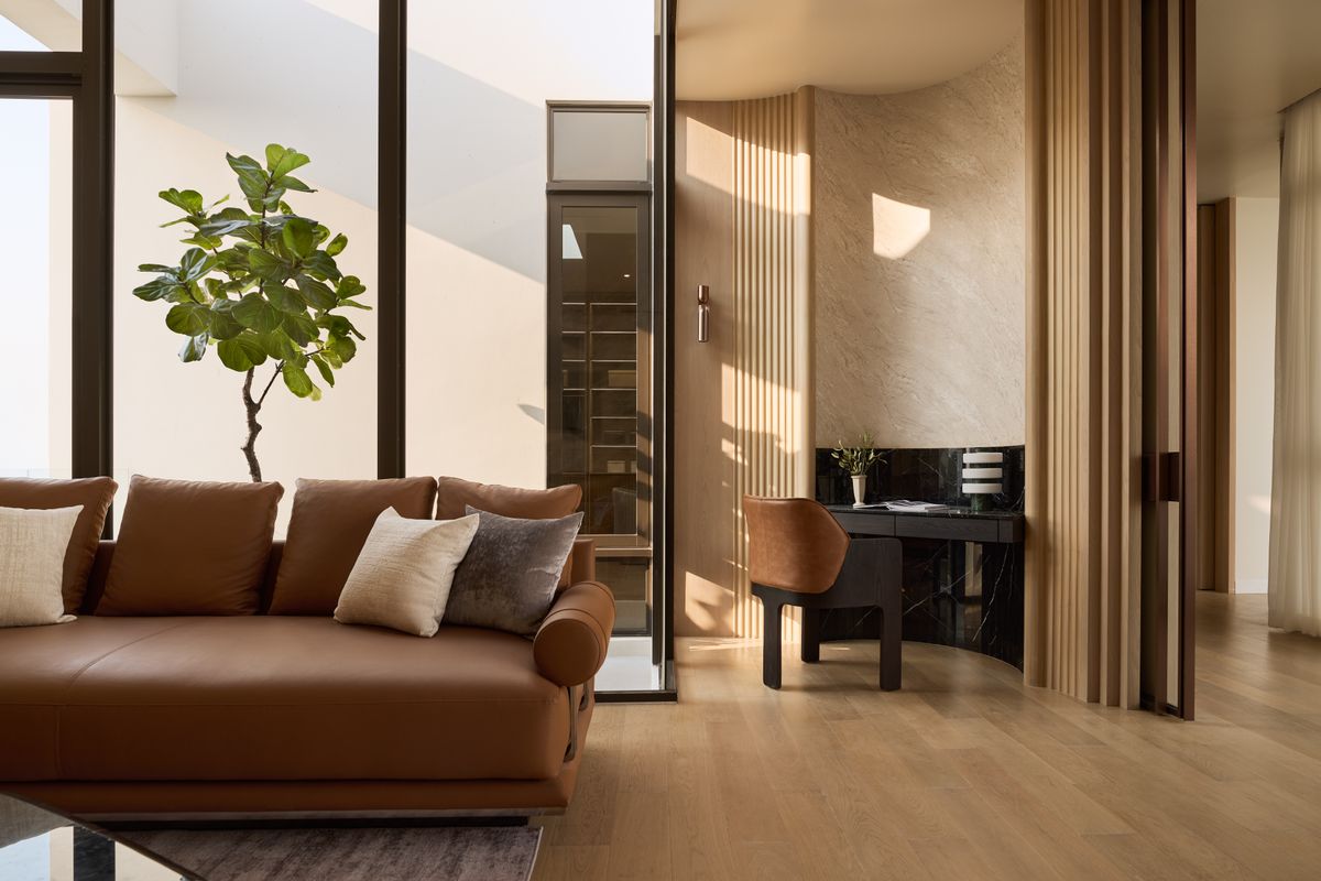 ขายบ้านสุขุมวิท อโศก ทองหล่อ : ขายด่วน บ้านเดี่ยว 3ชั้น สระว่ายน้ำแบบ Overflow Pool เฟอร์นิเจอร์ตกแต่งสไตล์เรียบหรู คอร์ทยาร์ดกลางบ้านขนาดใหญ่ เดินทางสะดวก ใกล้ เอกมัย-ทองหล่อ