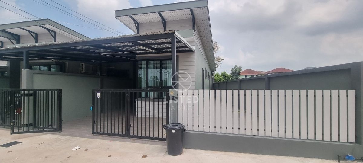 ขายทาวน์โฮมพัทยา บางแสน ชลบุรี สัตหีบ : 2 Bedrooms House For Sale in East Pattaya