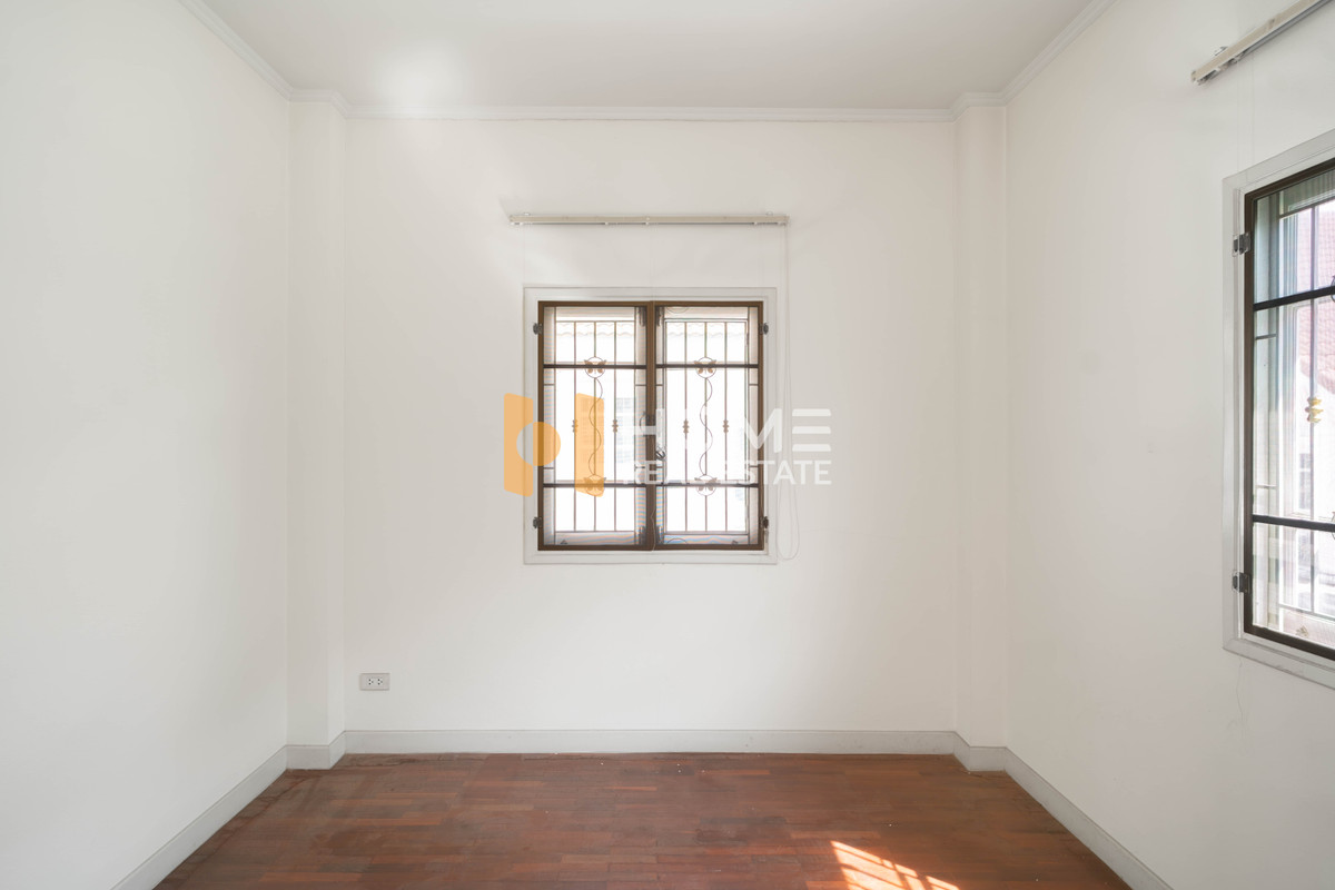 ขายบ้านมีนบุรี-ร่มเกล้า : บ้านทิศมงคล ✨ พาร์คเวย์ ชาเล่ต์ รามคำแหง / 3 ห้องนอน (ขาย), Parkway Chalet Ramkhamhaeng / 3 Bedrooms (FOR SALE) AA291